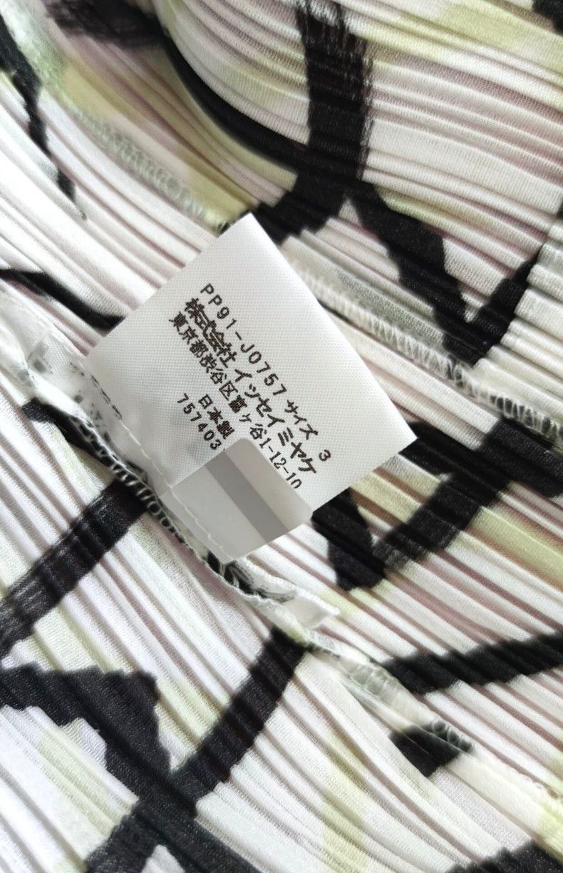 Issey Miyake Issey Miyake size:3 Black and white mid-sleeved brush coat Size M / US 6-8 / IT 42-44 - 4 Thumbnail