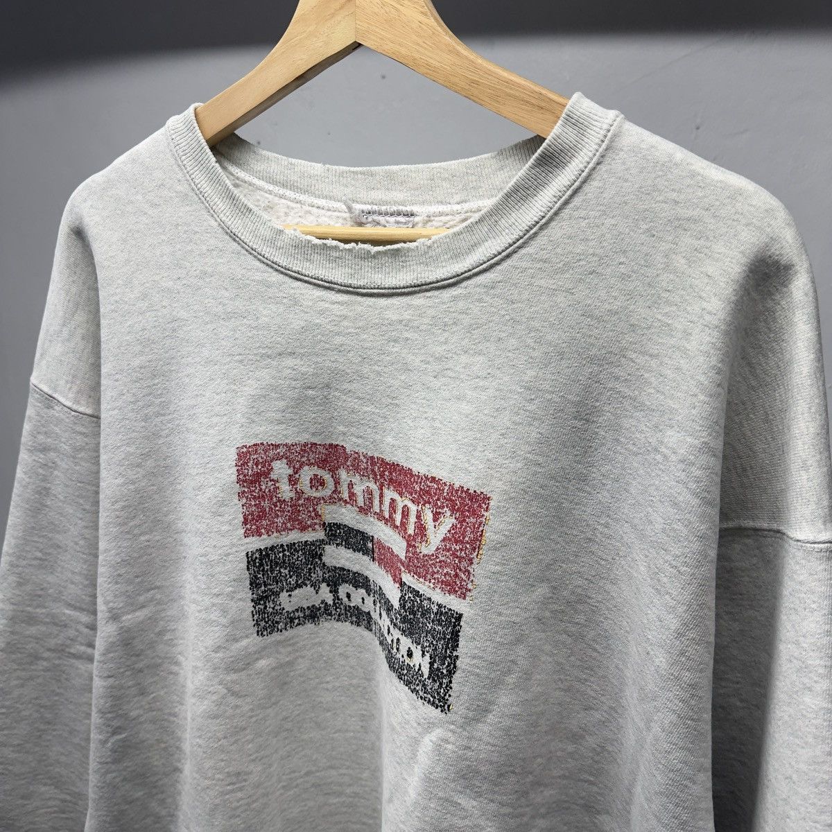Vintage 90s Thrashed Faded Distressed Tommy Sweatshirt ERD Grunge Size US XXL / EU 58 / 5 - 5 Thumbnail