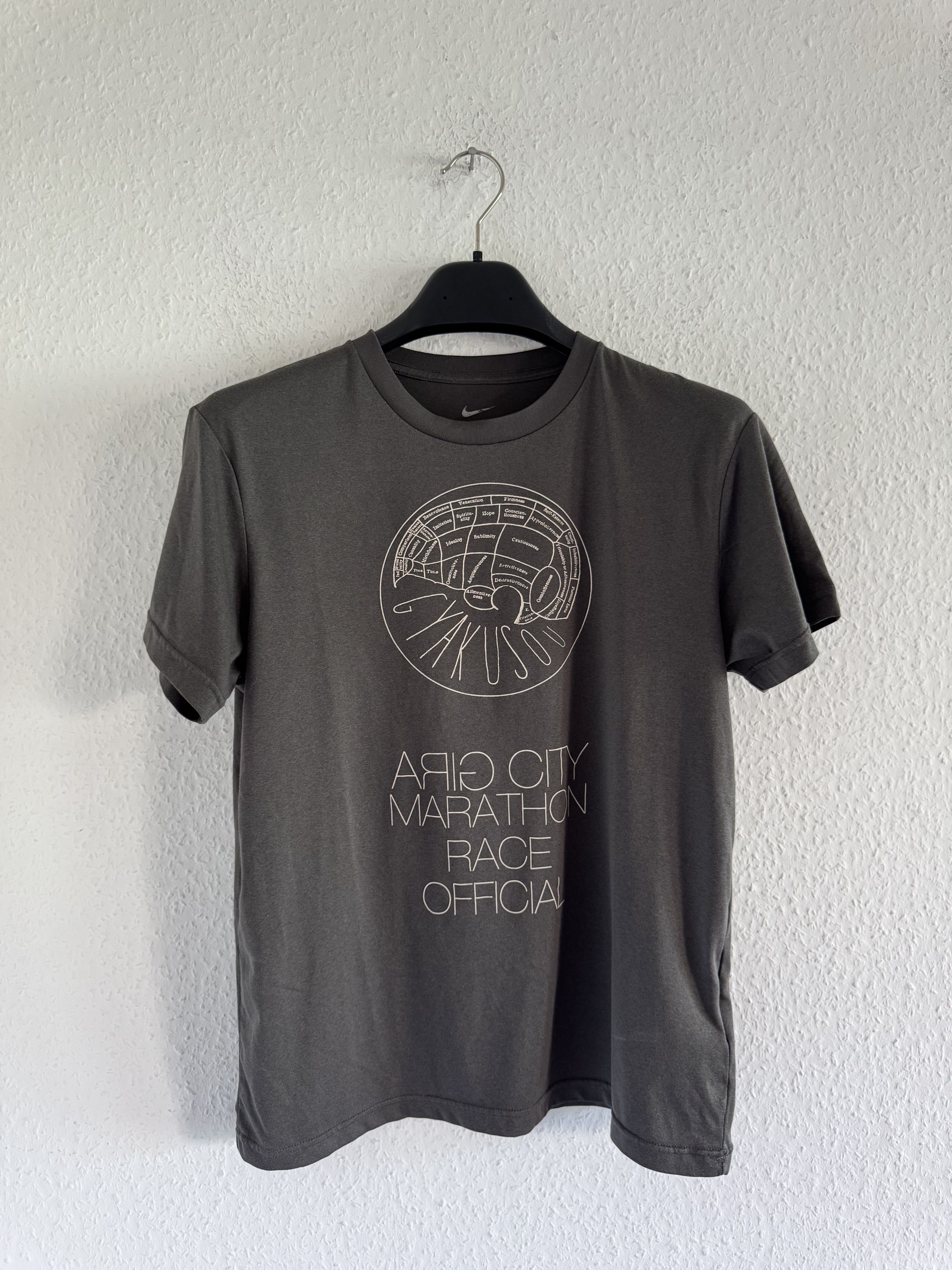 Nike × Undercover Gyakusou “Gira City Marathon” Finisher Dri-Fit T-Shirt Size US XL / EU 56 / 4 - 2 Thumbnail