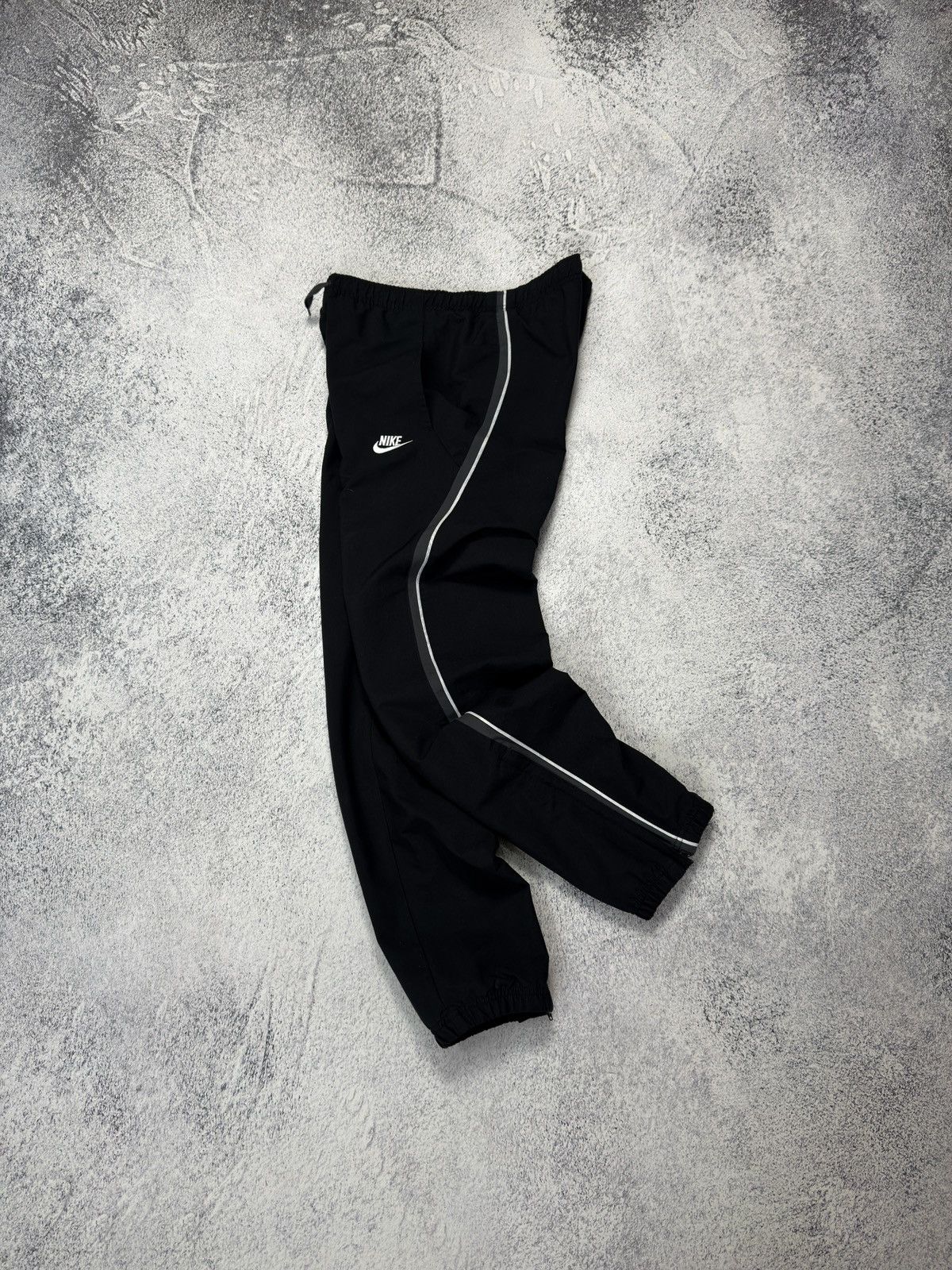 Nike OOs Nike Vintage Nylon Baggy Swoosh Parachute Pants Size US 32 / EU 48 - 2 Thumbnail