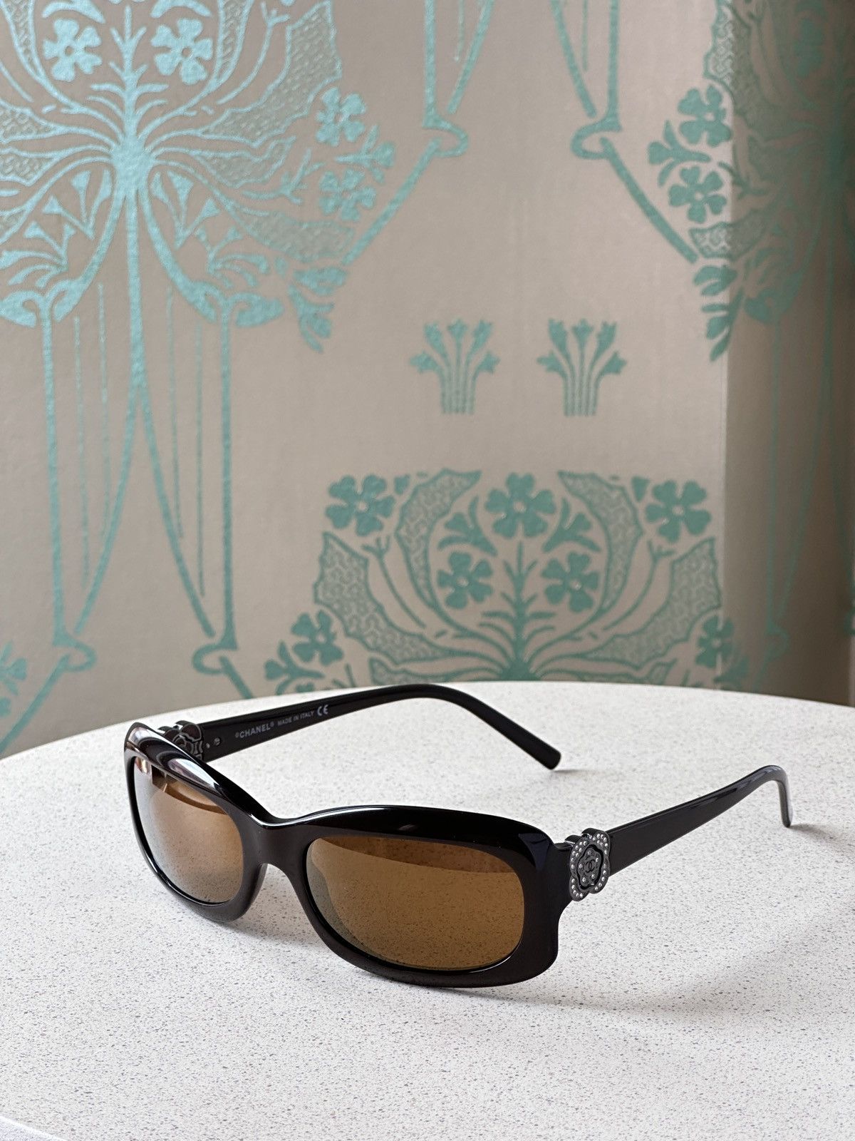 Chanel CHANEL CC Logo Camelia Brown Crystal Swarovski Sunglasses Size ONE SIZE - 11 Thumbnail