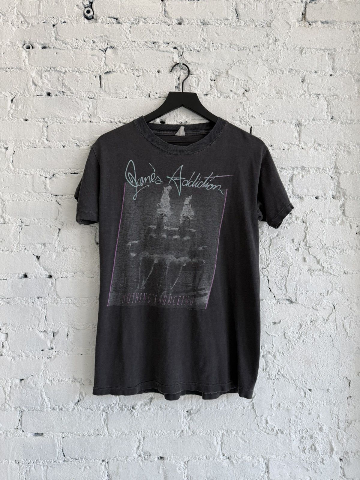 Vintage VINTAGE 1988 JANES ADDICITION ‘NOTHINGS SHOCKING’ TEE Size US L / EU 52-54 / 3 - 1 Thumbnail