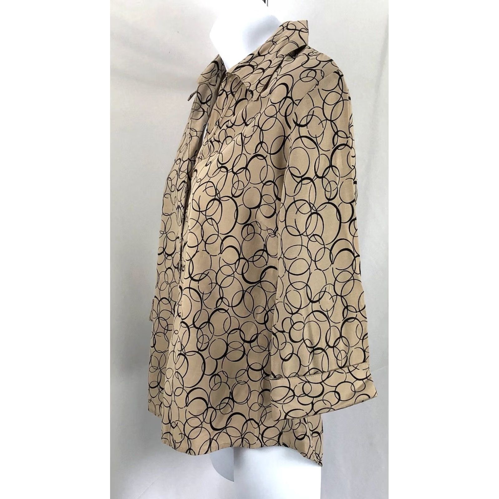 Vintage Dressbarn Button-Up Top Shirt S Tan Circle Geometric Dots 3/4 Sleeve VINTAGE? No, Regular Fit Women Casual Workwear Halloween? Size S / US 4 / IT 40 - 2 Thumbnail
