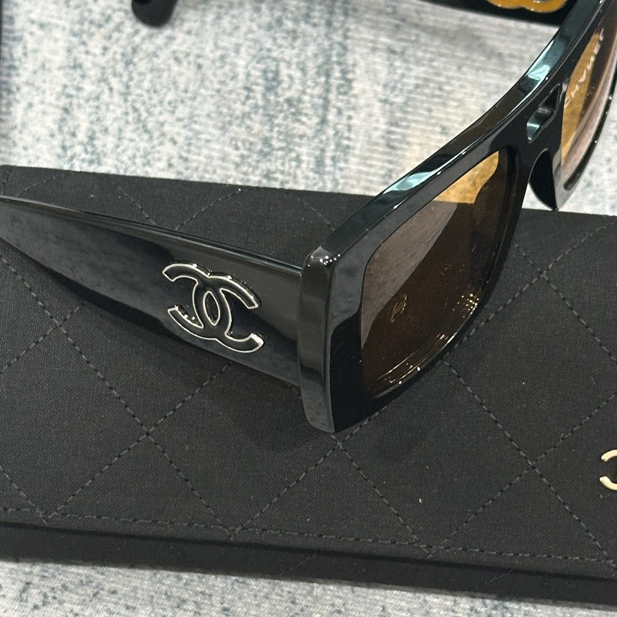 Chanel CHANEL 0CH5539 1799/7 SUNGLASSES Size ONE SIZE - 4 Thumbnail