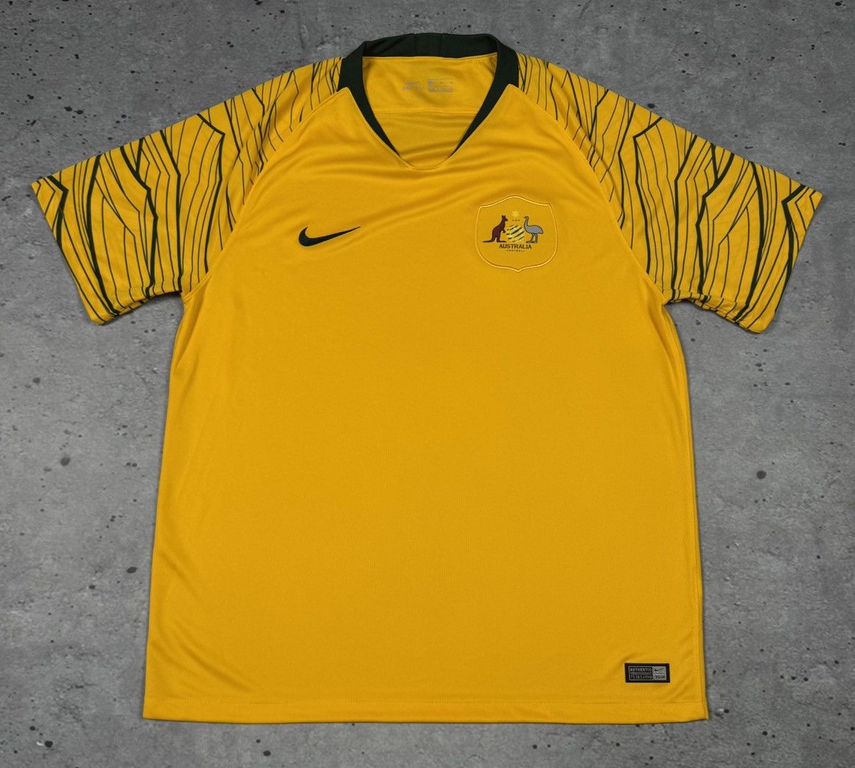 Nike Australia 2018-2019 Nike Football Jersey Size US XL / EU 56 / 4 - 1 Thumbnail