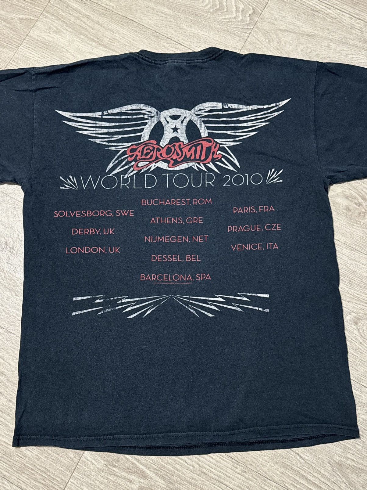 Band Tees 🔷Vintage Aerosmith World Tour Smoke 2010 T-shirt🔷 Size US M / EU 48-50 / 2 - 5 Thumbnail