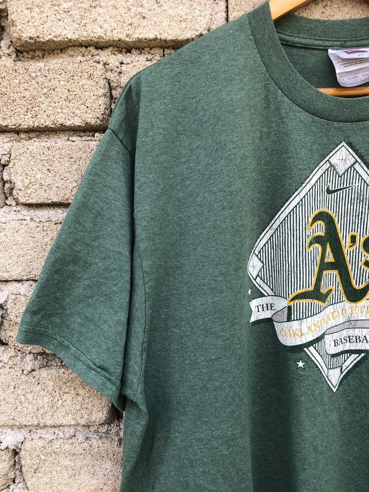 Nike Vintage Y2K Nike X MLB Oakland Athletics 50/50 Tshirt Size US XL / EU 56 / 4 - 6 Thumbnail