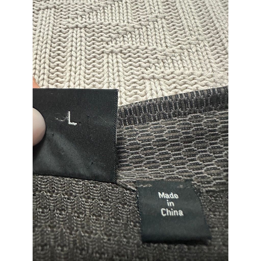 Hugo Boss Hugo Boss black textured button down size L Size US L / EU 52-54 / 3 - 6 Thumbnail