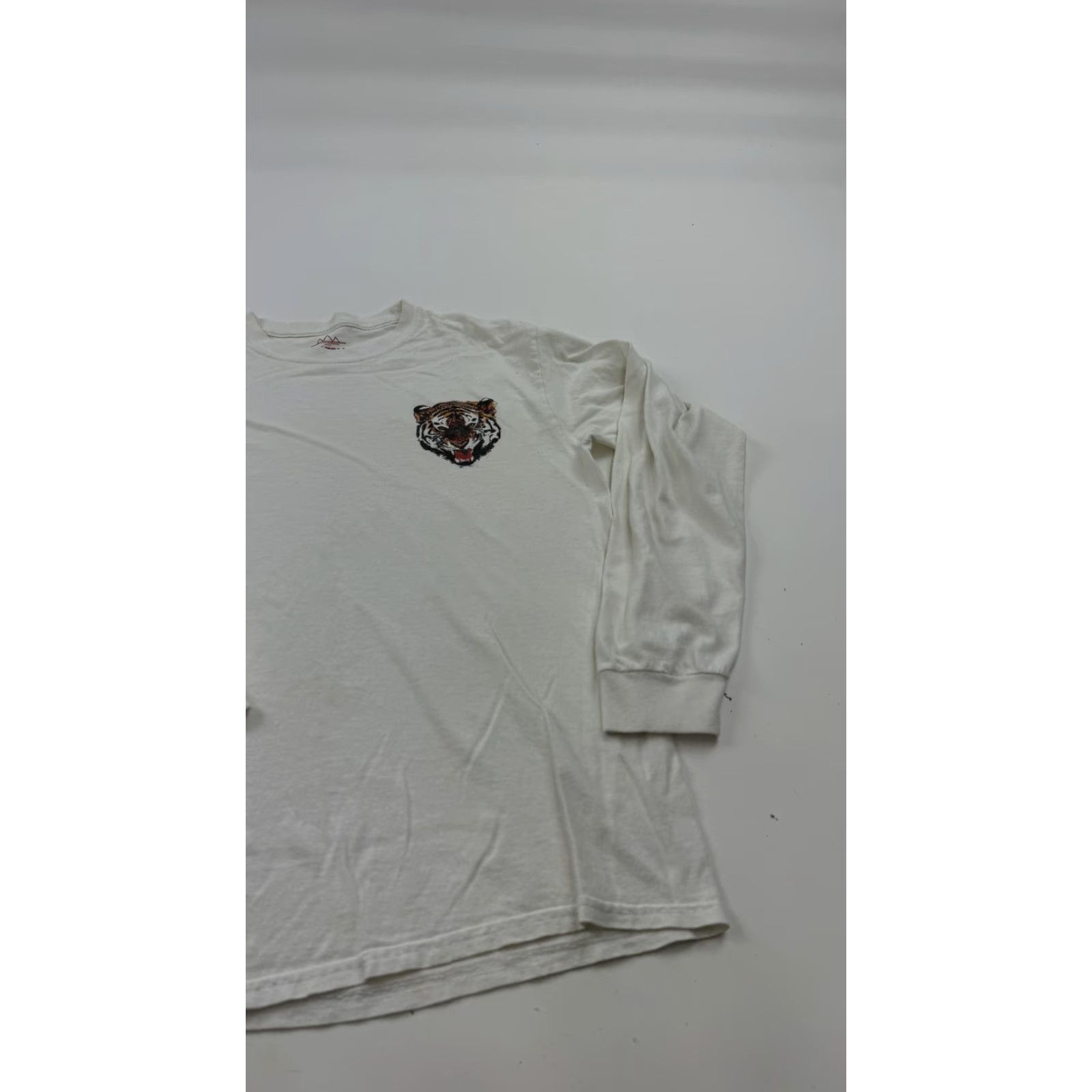 Vintage Altru Shirt Mens Medium White Long Sleeve Crewneck Tiger Snake Graphic Print Tee Size US M / EU 48-50 / 2 - 2 Thumbnail