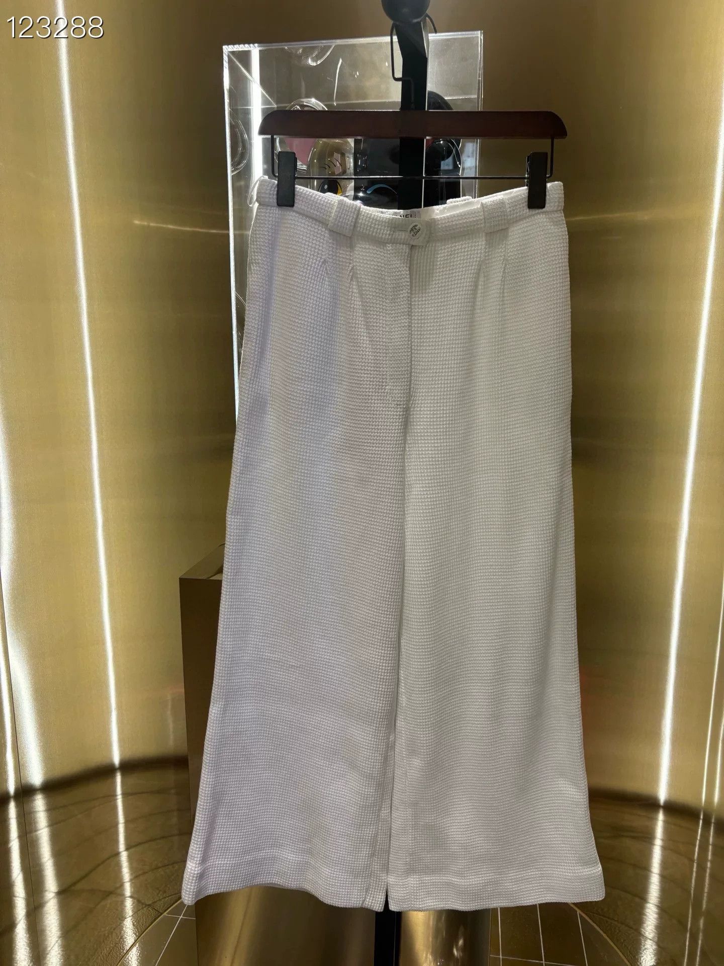 Chanel Chanel White Waffle Wide-Leg Cropped Pants Size 38" / US 16 / IT 52 - 1 Thumbnail