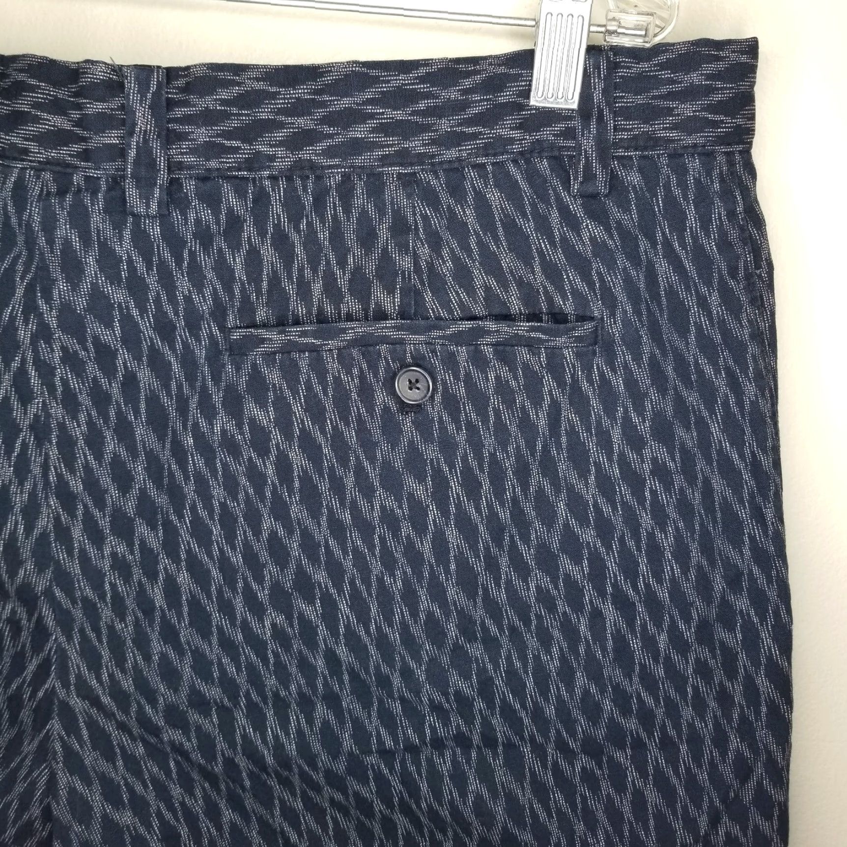 Banana Republic VINTAGE? Wait: No. Banana Republic Men Chino Shorts Size 35 Blue Adult Regular Chino Shorts Men 35 Blue Banana Republic Size US 35 - 5 Thumbnail