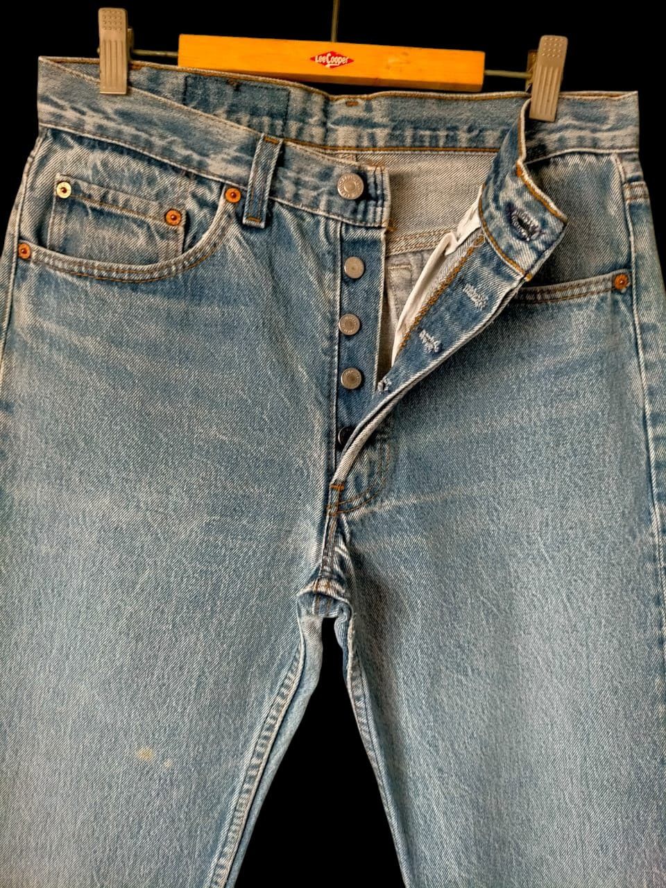 Levi's Vintage Clothing Vintage Levis 501 Usa Button Fly 520 Blue Jeans Size US 31 - 6 Thumbnail