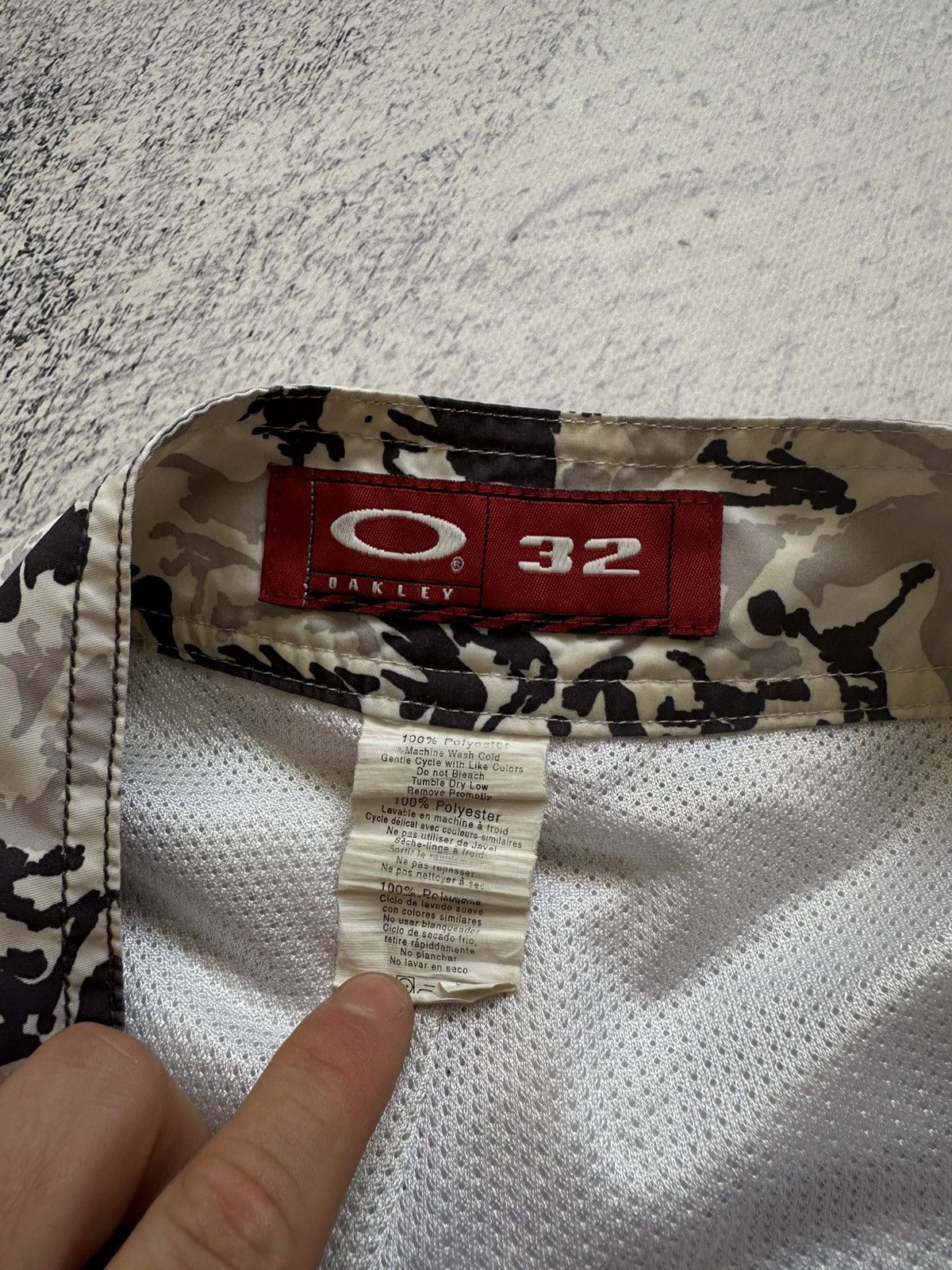 Oakley Vintage Oakley Multilogo Camo Swim Shorts Size 32 Size US 32 / EU 48 - 11 Thumbnail