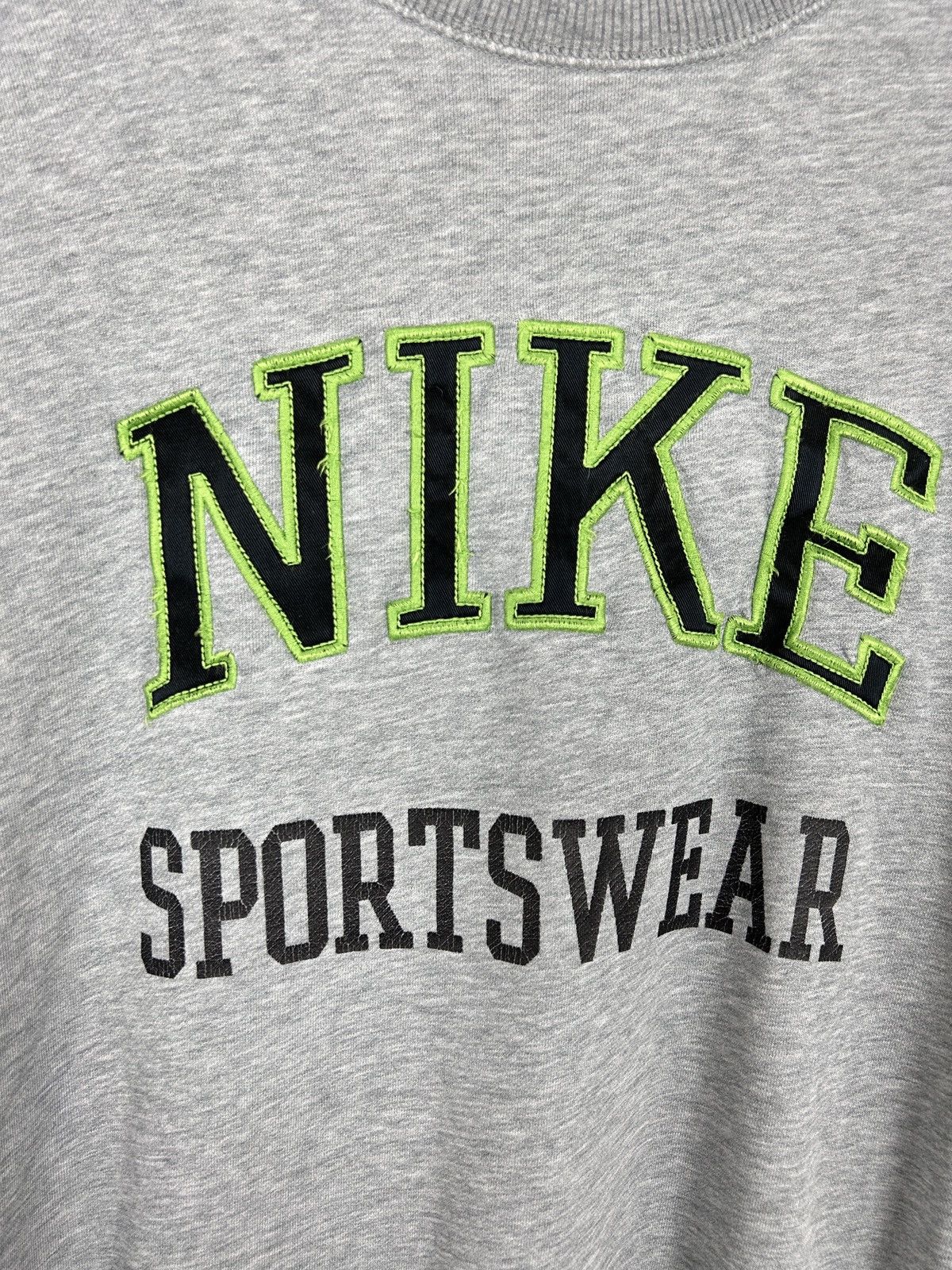 Nike 00s Vintage Nike Sportswear Y2K Center Logo Sweatshirt Size US M / EU 48-50 / 2 - 2 Thumbnail