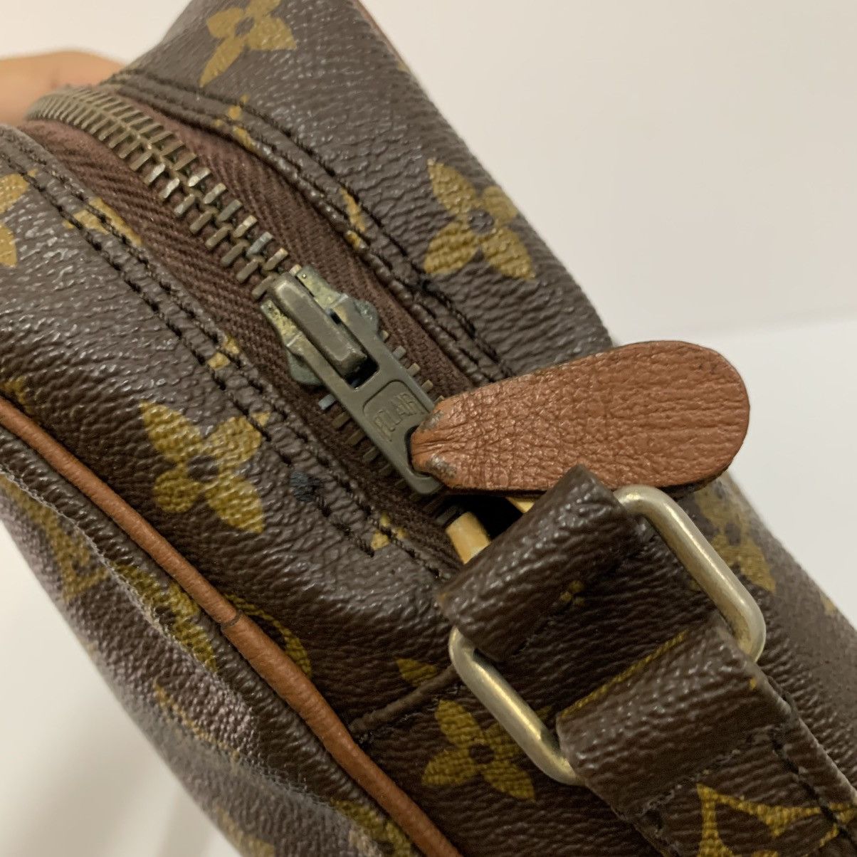Louis Vuitton Louis Vuitton Monogram Vintage Large Danube Bag Size ONE SIZE - 6 Thumbnail
