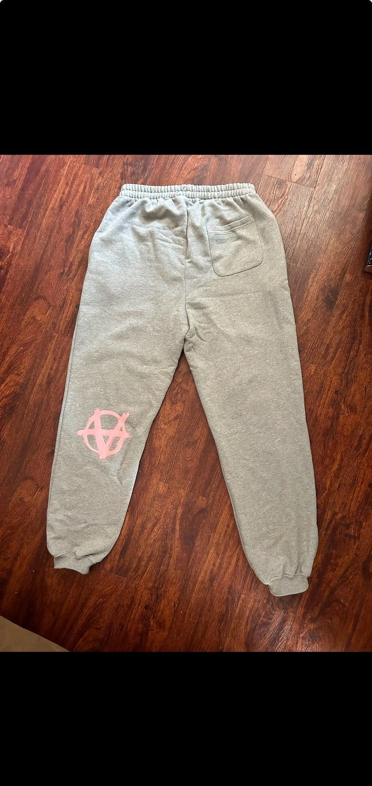 Vetements Vetements gothic letters sweatpants Size US 34 / EU 50 - 2 Thumbnail