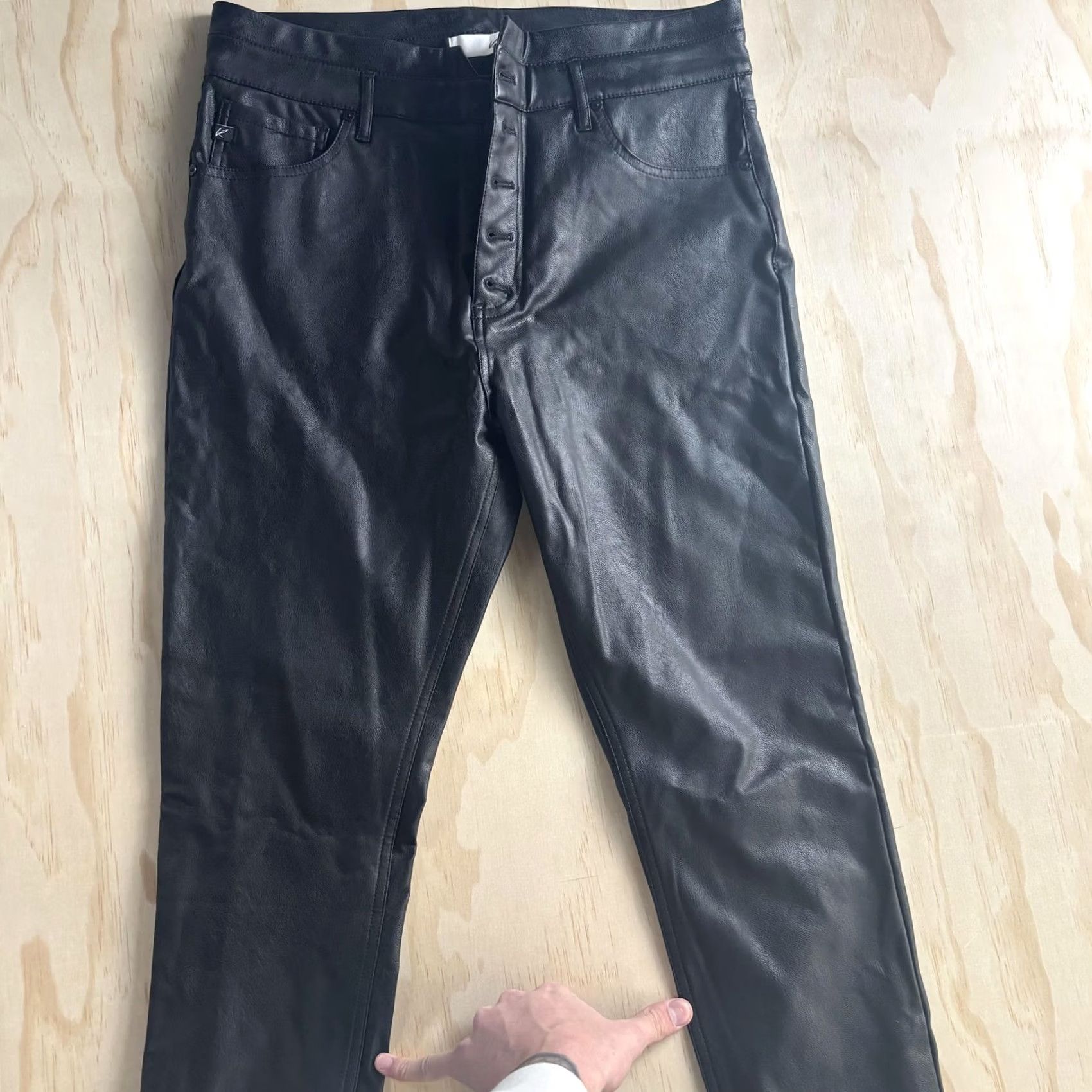 Vintage KanCan Faux Leather Jegging Pants Womens 32 Black Skinny Ankle Zip Button Fly Size 24" / US 00 / IT 34 - 4 Thumbnail