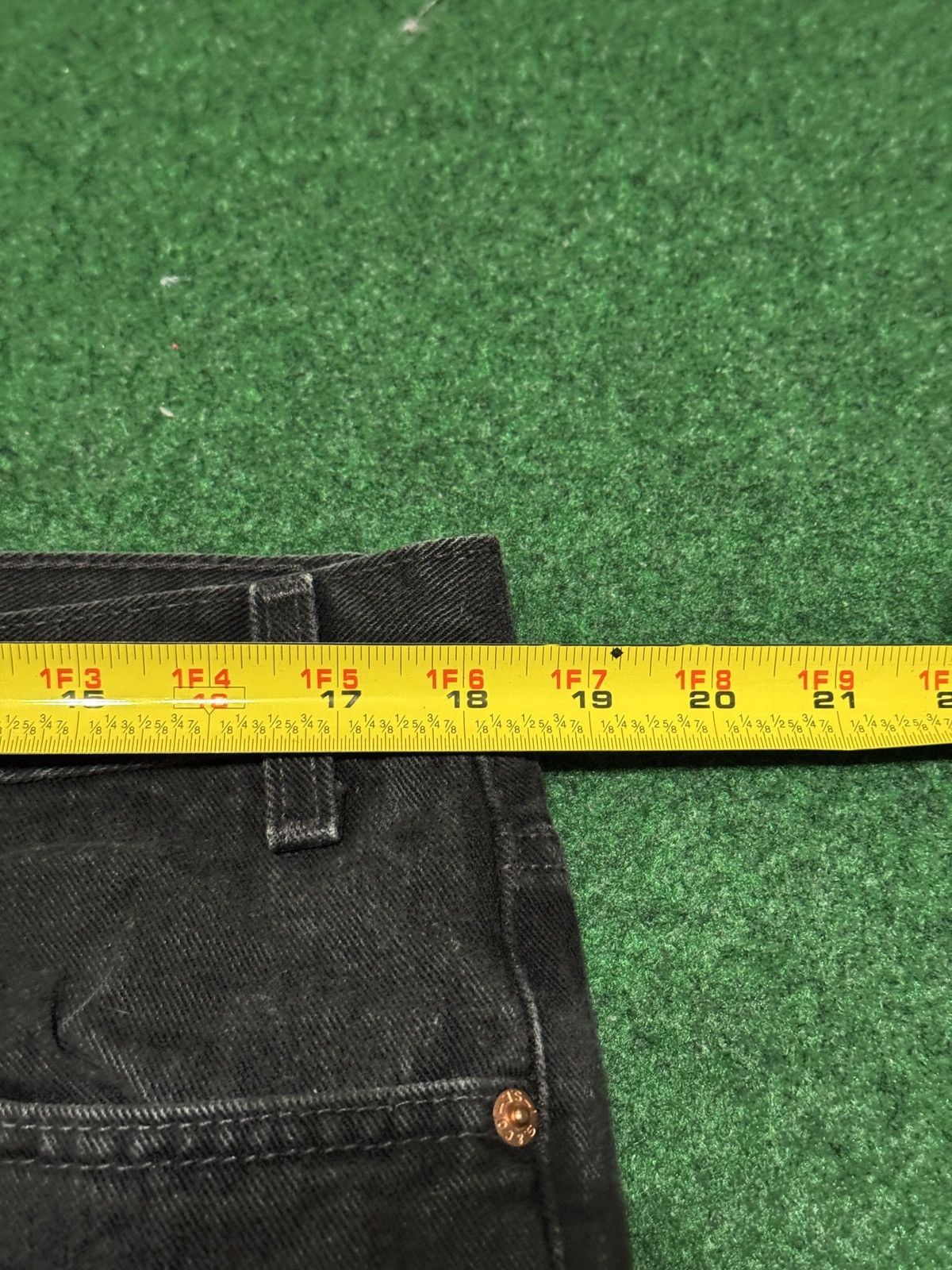 Levi's Vintage Clothing Vintage Levi’s 505 Straight Leg 37x30 Black Denim Jeans Size US 37 - 6 Thumbnail