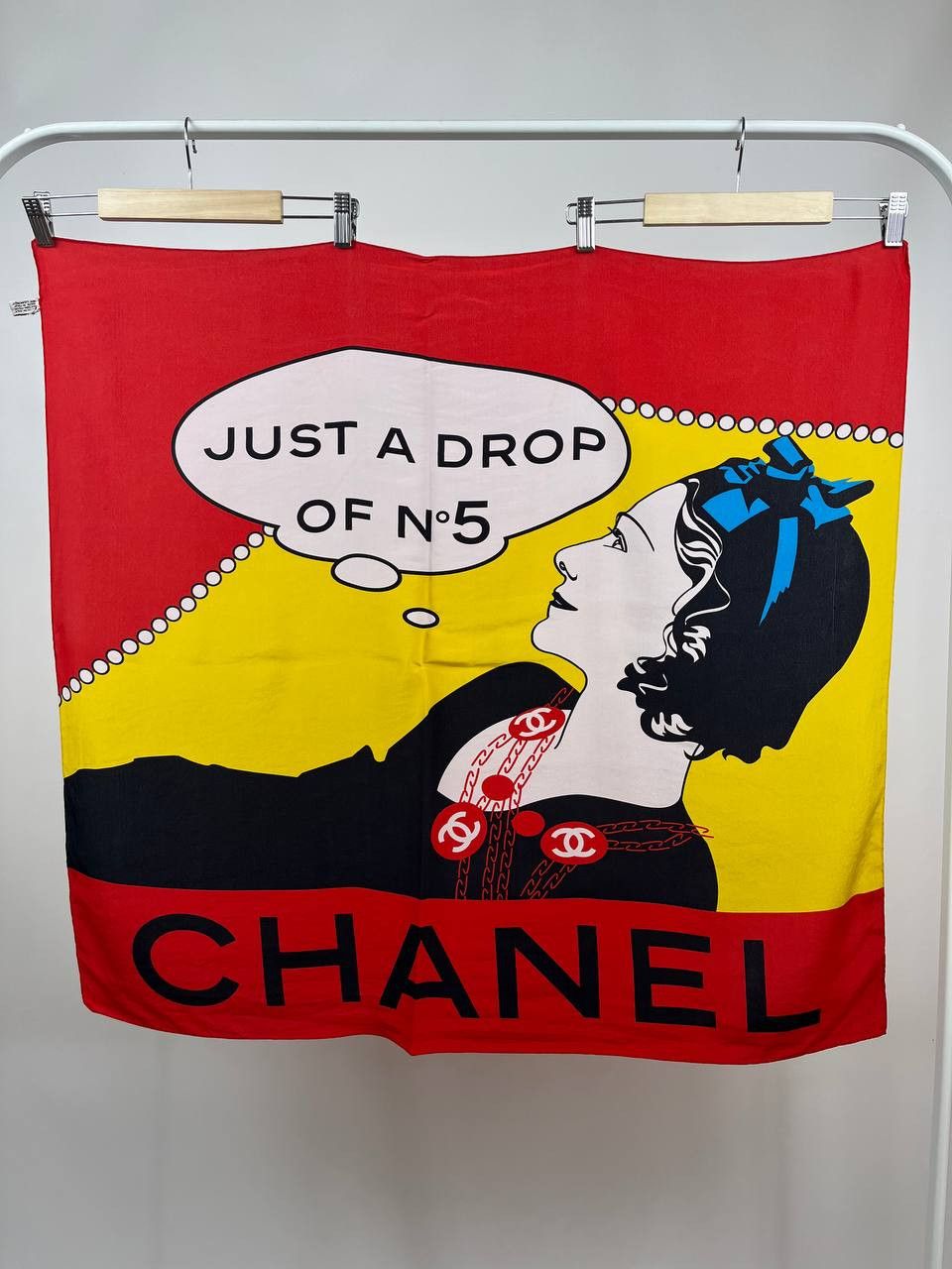 Chanel Vtg CHANEL Pop Art Silk Scarf "Just A Drop Of N°5" Size ONE SIZE - 1 Thumbnail