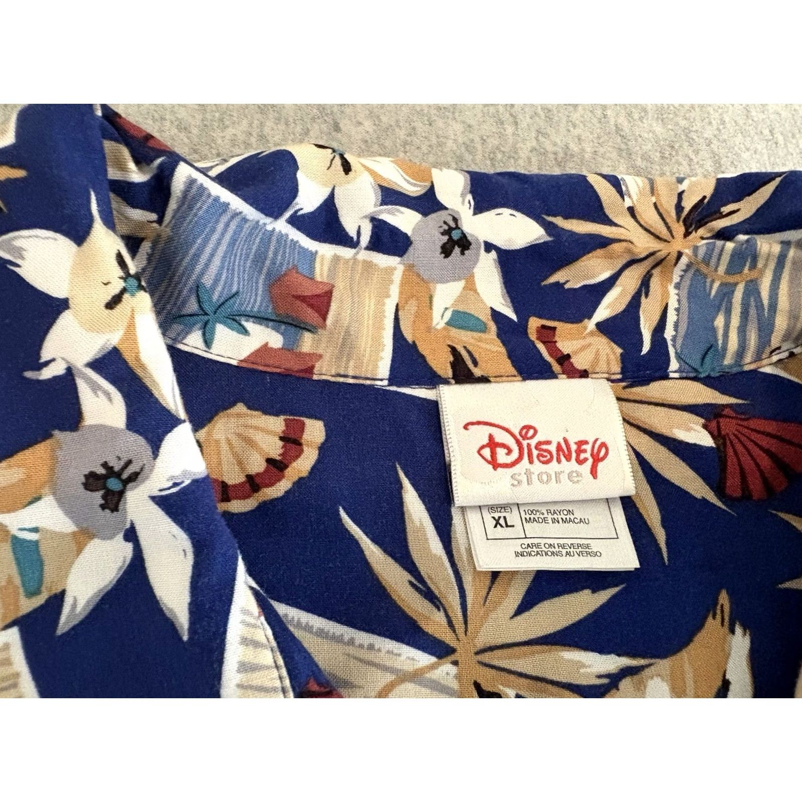 Disney Disney Mickey Mouse Minnie Mouse Button-Up Shirt XL Men Short Sleeve Rayon Hawaiian Beach Tropical Multicolor Size US XL / EU 56 / 4 - 2 Thumbnail