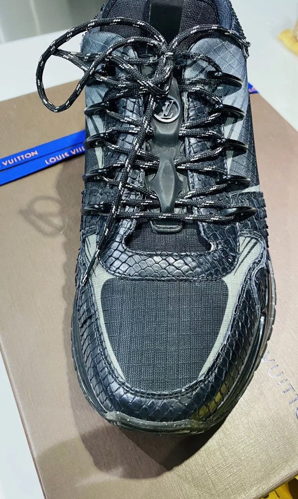 Louis Vuitton Louis Vuitton Pulse Runaway Sneakers 40 Size US 7 / EU 40 - 5 Thumbnail