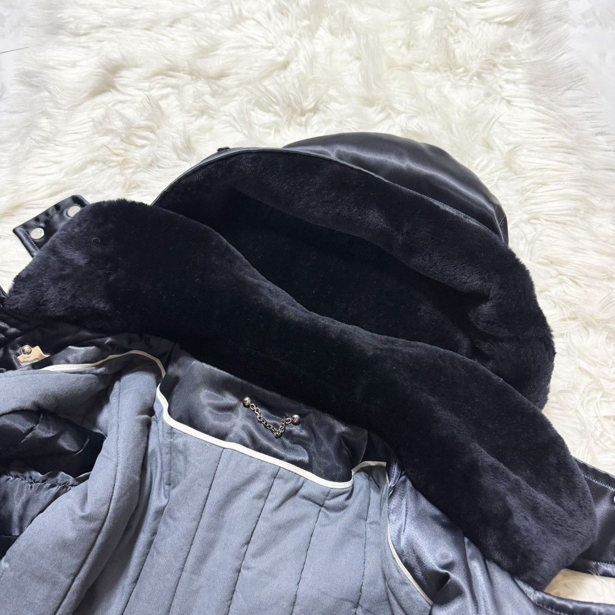 Louis Vuitton Louis Vuitton Runway Leather Bomber Jacket with Fur Hood Size US M / EU 48-50 / 2 - 18 Thumbnail
