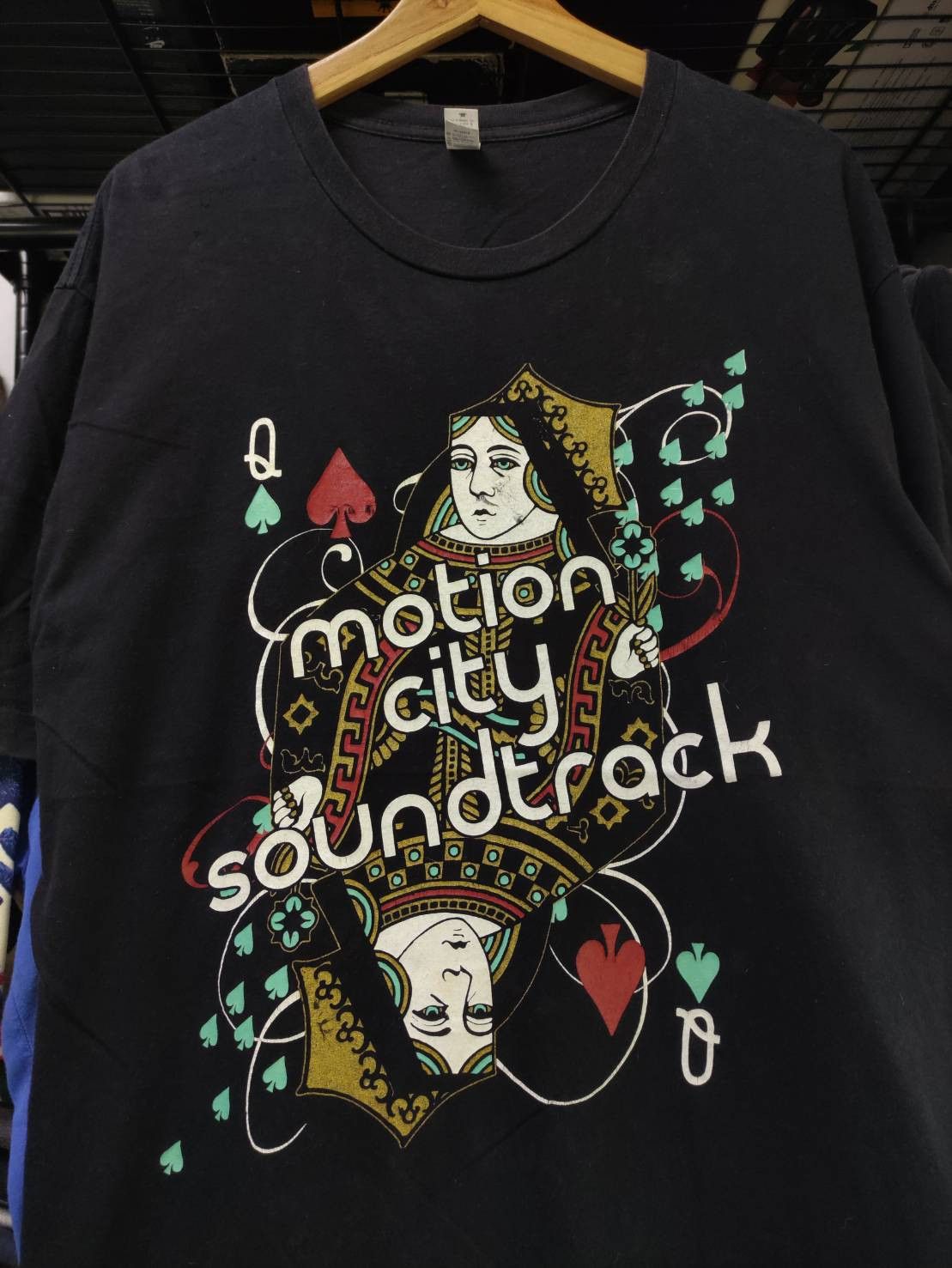 Band Tees Vtg 00's Motion City Soundtrack " Queen Q " T-Shirt Size US XL / EU 56 / 4 - 1 Thumbnail