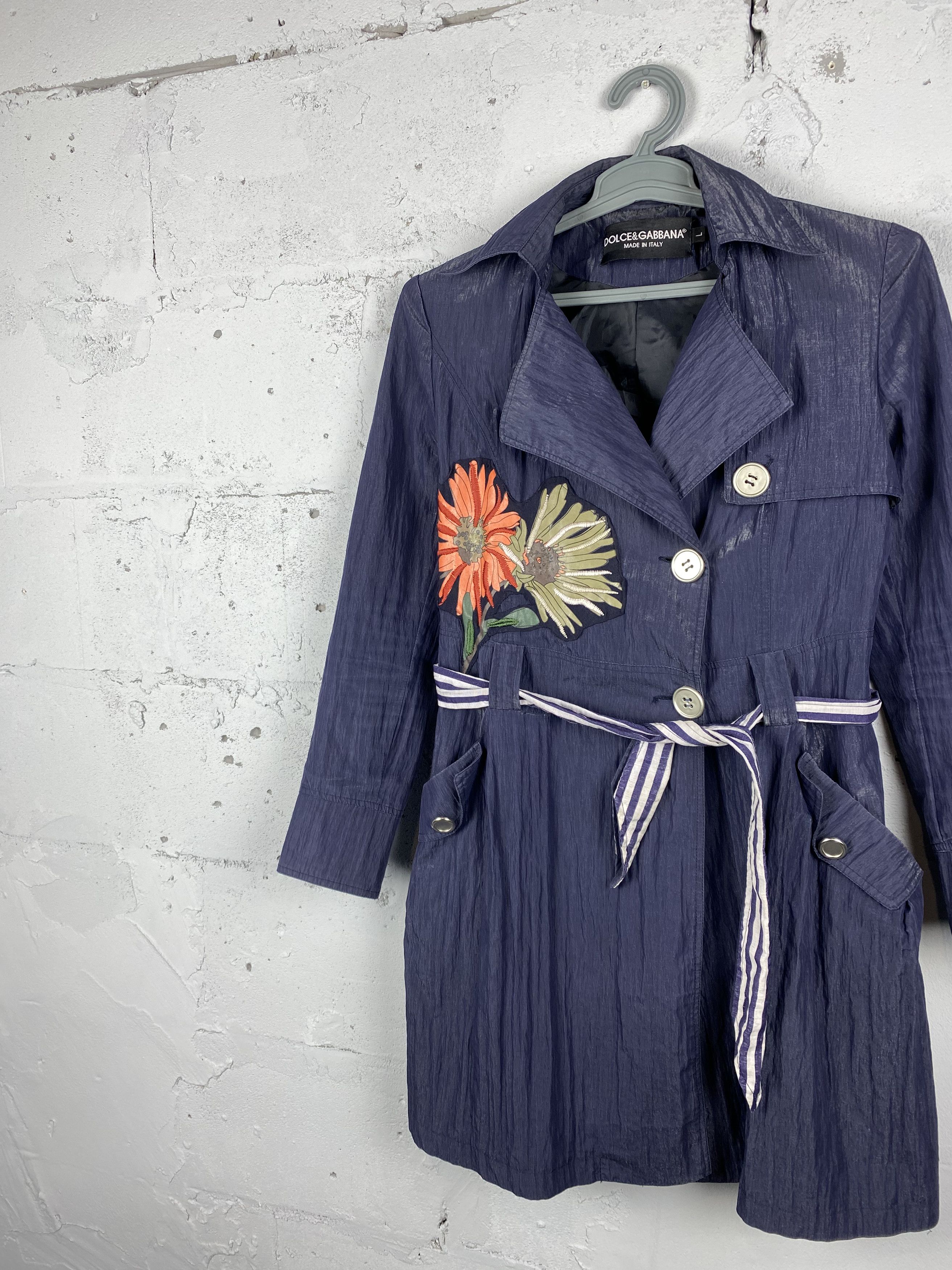 Dolce & Gabbana DOLCE & GABANNA Vintage Trench COAT Embroidered Flowers Size L / US 10 / IT 46 - 2 Thumbnail