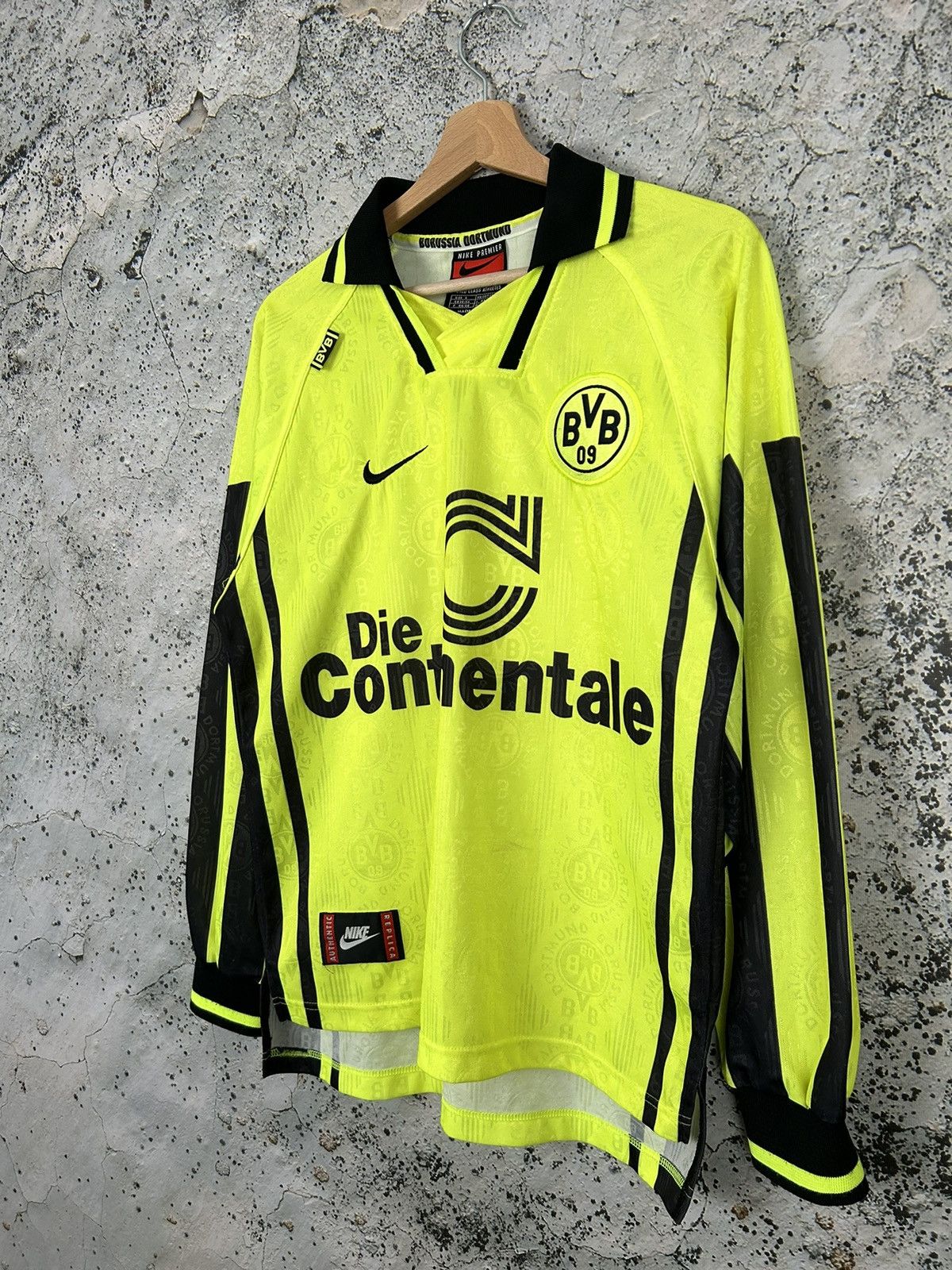 Nike Vintage Borussia Dortmund 90s Rare Nike Soccer Jersey Hype Size US S / EU 44-46 / 1 - 2 Thumbnail