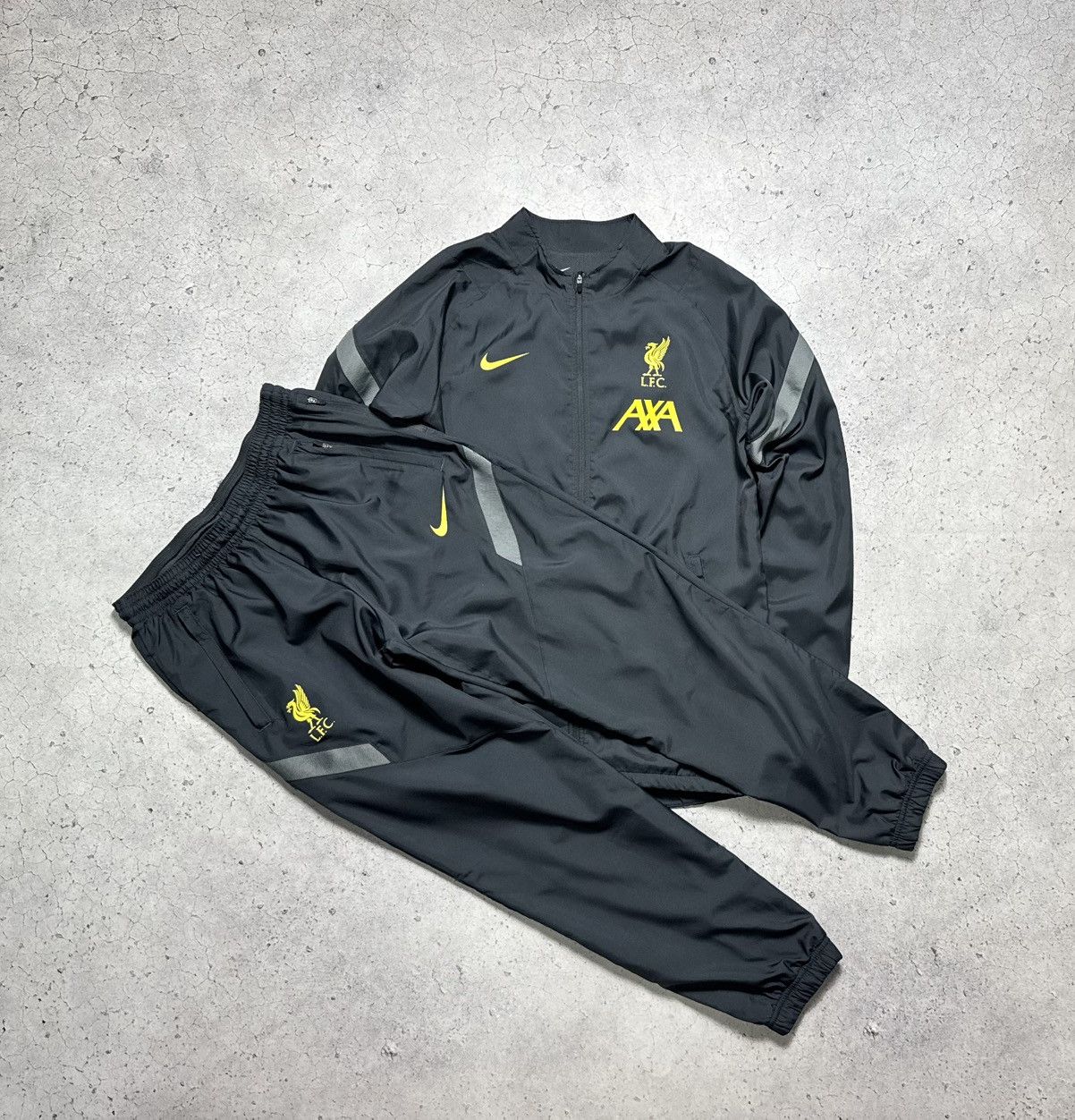 Nike Nike FC Liverpool Nylon Football Track Suit Jacket And Pants Size US M / EU 48-50 / 2 - 1 Thumbnail