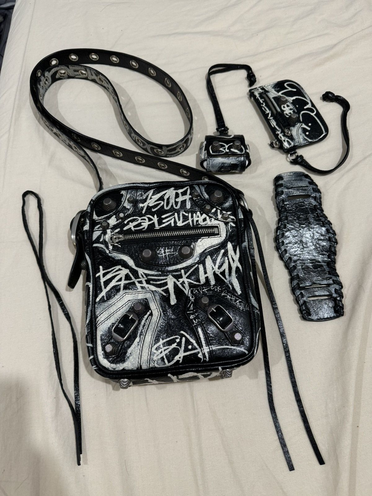 Balenciaga Balenciaga Graffiti Men Le Cagole Crossbody Bag | Grailed