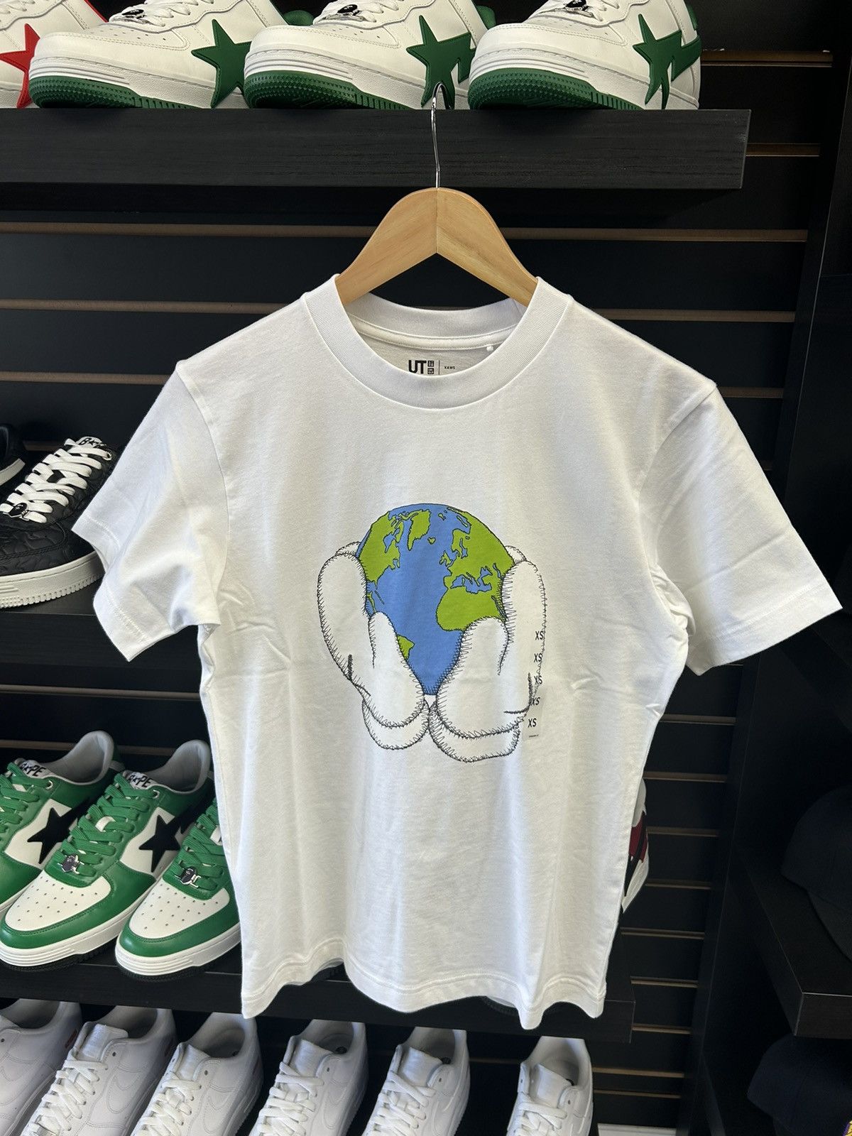 Kaws Kaws T-shirt Size US XS / EU 42 / 0 - 1 Thumbnail