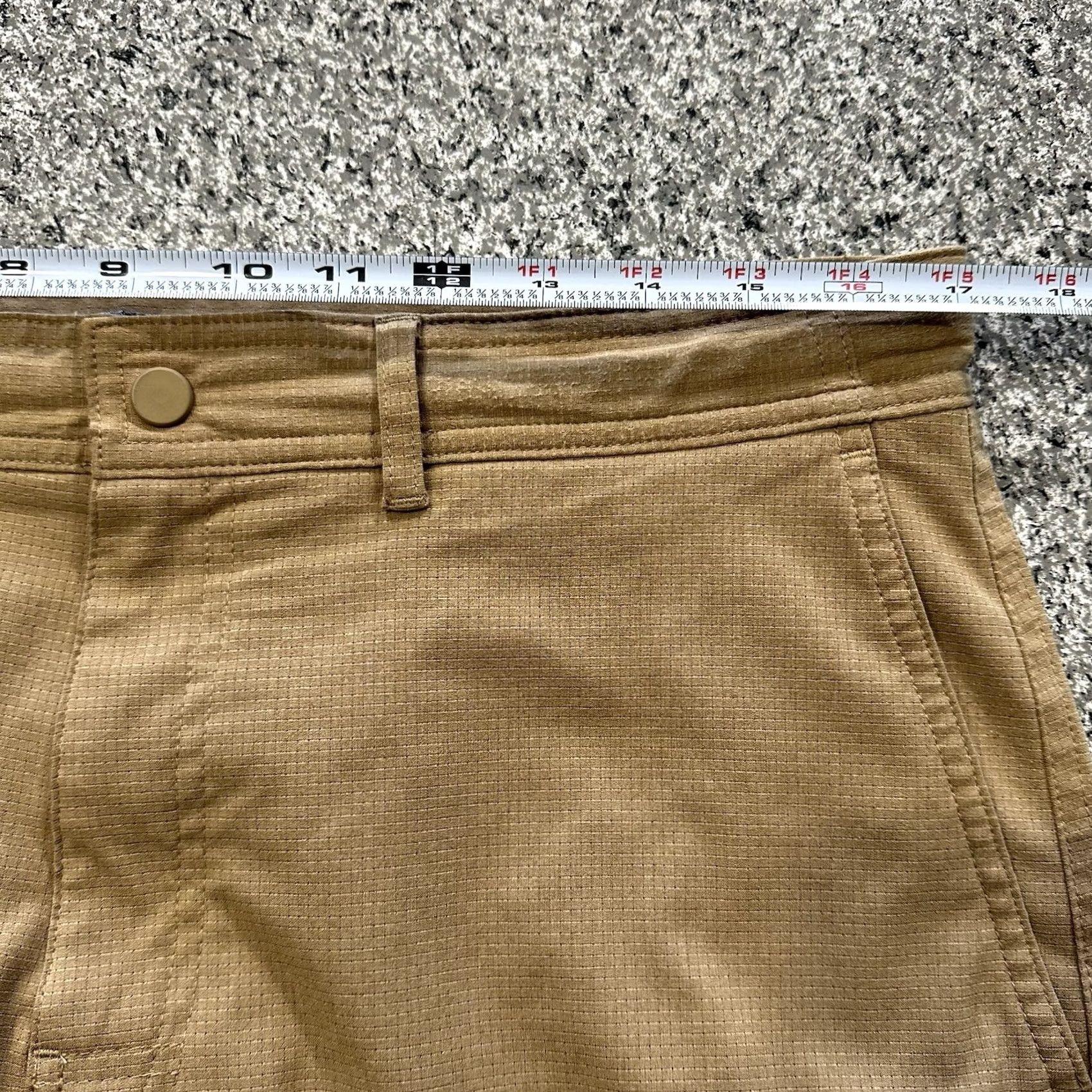 Cremieux Cremieux Shorts Mens 34 Beige Stretch 8.5” Inseam Flat Front Chino Pocket Polyester Spandex Casual, Travel, Workwear Adult Regular Mens Size US 34 / EU 50 - 5 Thumbnail