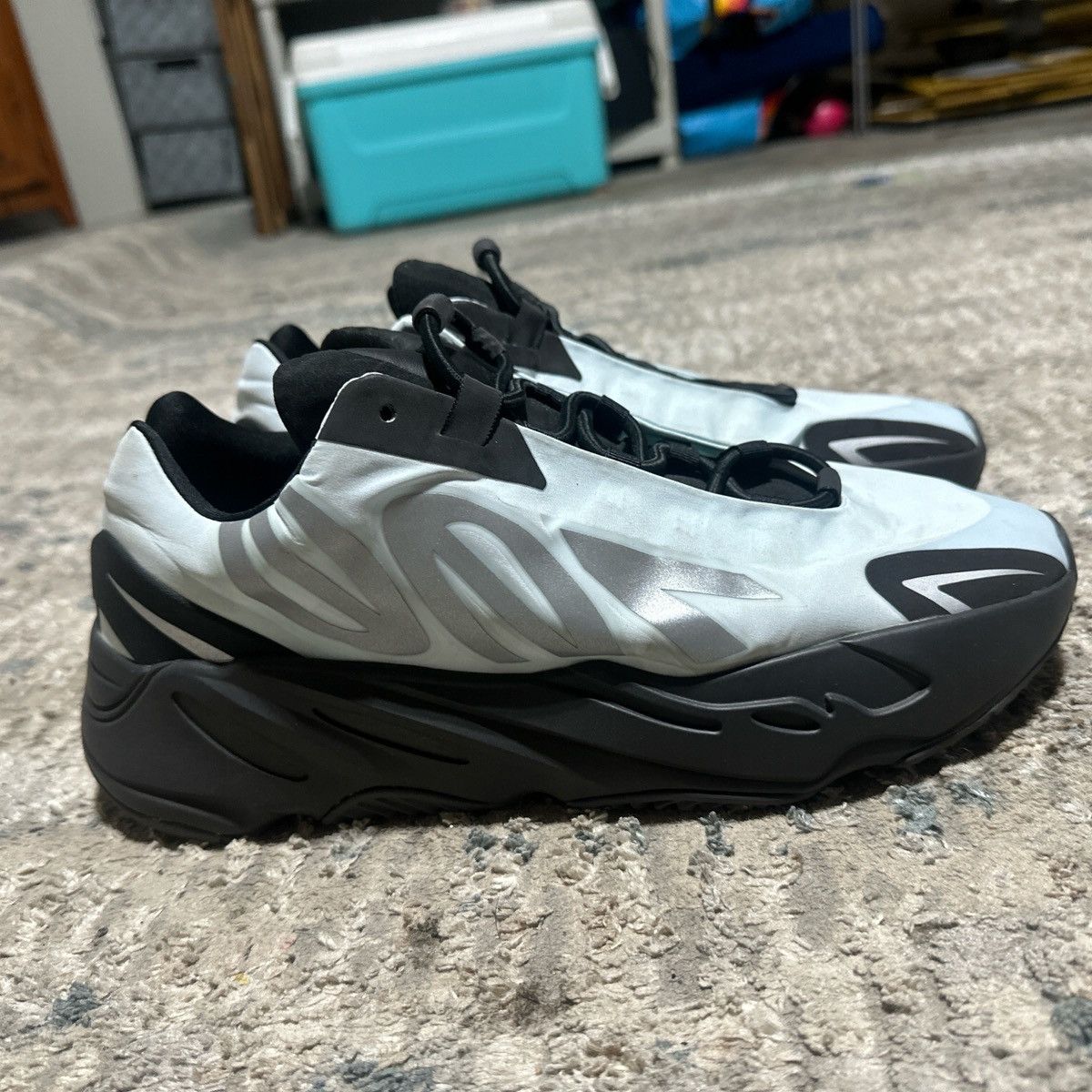 Adidas Adidas Yeezy Boost 700 MNV Size US 10.5 / EU 43-44 - 2 Thumbnail