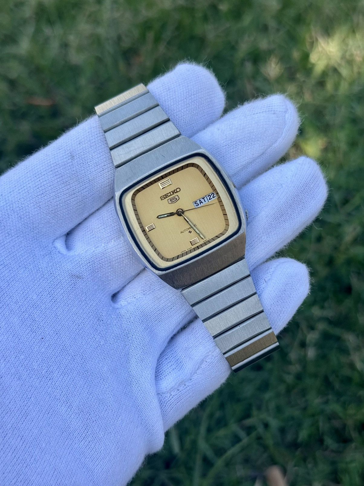Seiko Vintage Seiko 5 Automatic japan Watch: golden Dial, TV Case Size 36 - 14 Thumbnail