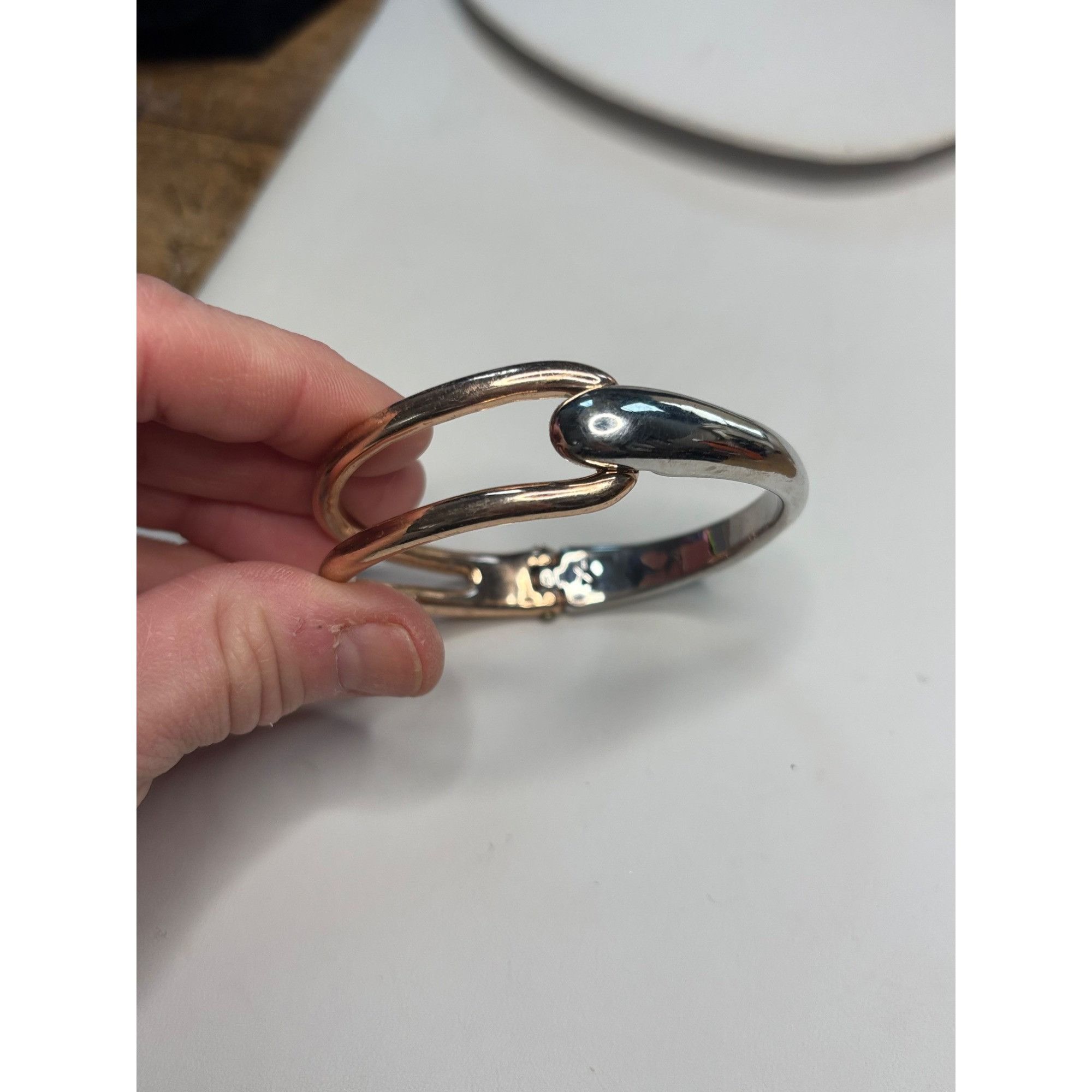 Kenneth Cole Kenneth Cole Silver & Rose Gold-Tone Hinged Oval Bangle Brac Size ONE SIZE - 13 Thumbnail
