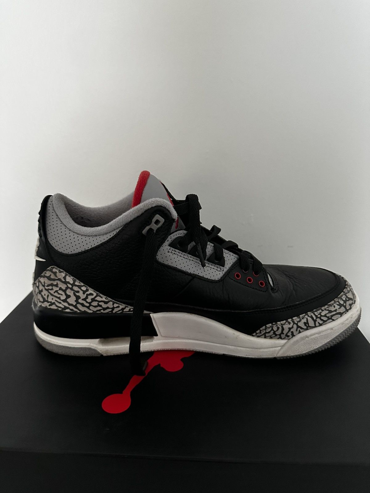 Jordan Brand Jordan 3s Black Cement 3s 2018 Size US 10.5 / EU 43-44 - 8 Thumbnail