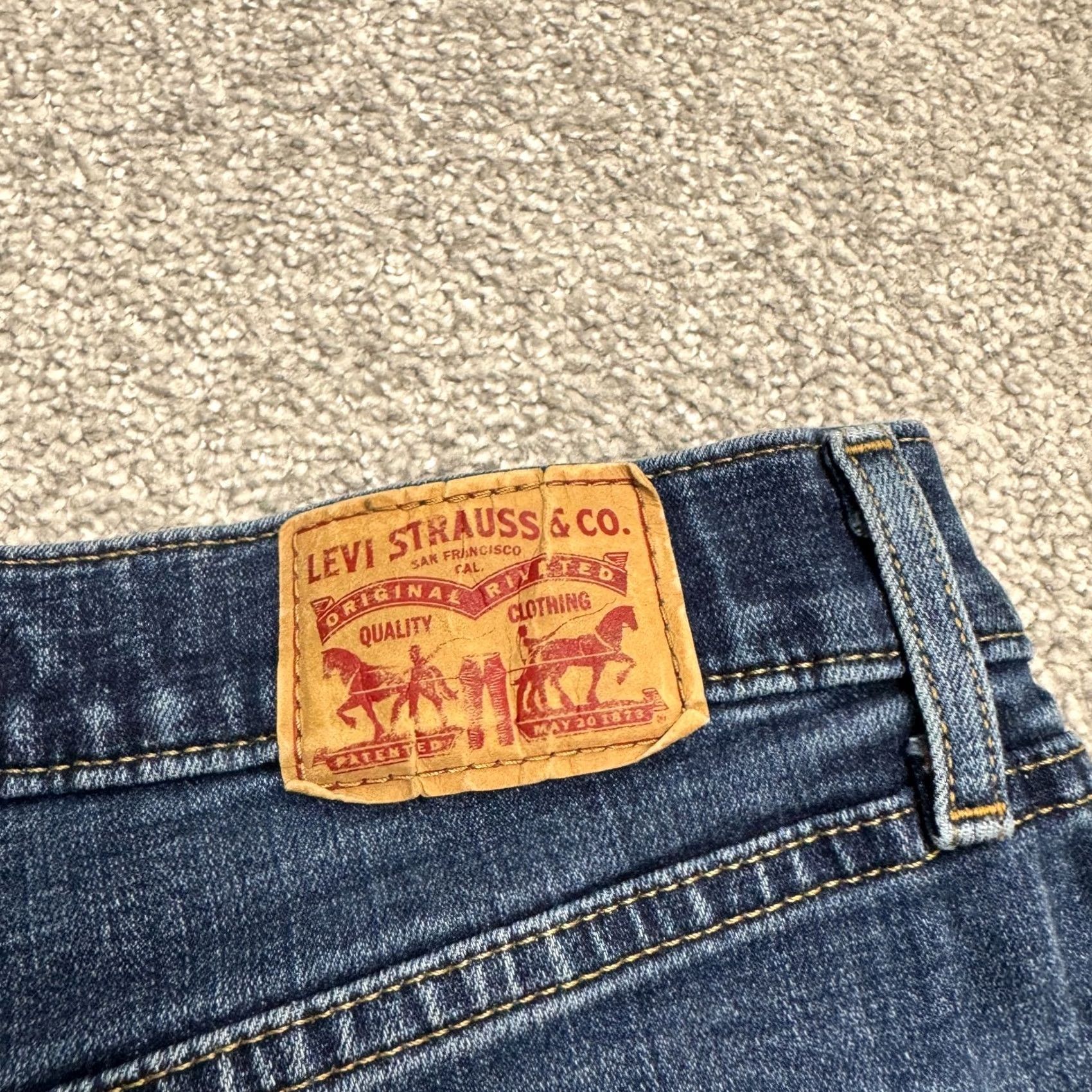 Levi's Levi's Jeans Classic Straight 5-Pocket Denim Womens 4M Blue Medium Wash Stretch 28x29 Adult Regular TS TS? Size 28" / US 6 / IT 42 - 3 Thumbnail