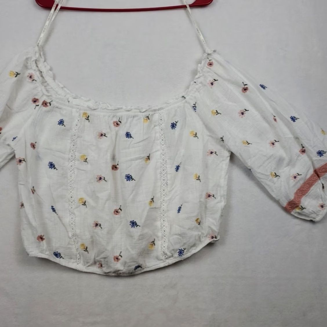 Forever 21 FOREVER 21 Floral Embroidered White Flutter Sleeve Crop Top Women's 2X Festival Apparel Shirt Crop Top Size XXL / US 16-18 / IT 52-54 - 4 Thumbnail