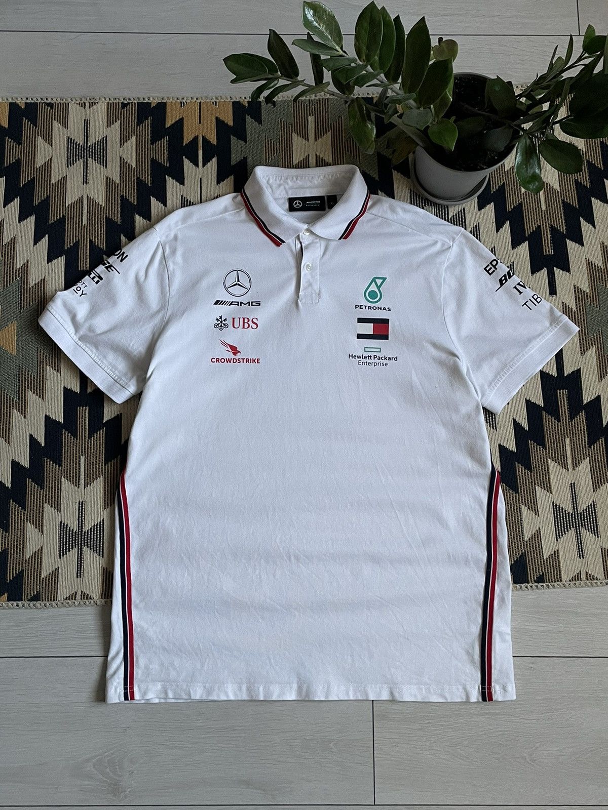 Tommy Hilfiger Mercedes Benz AMG Petronas Motosport T-shirt Size US XL / EU 56 / 4 - 1 Thumbnail