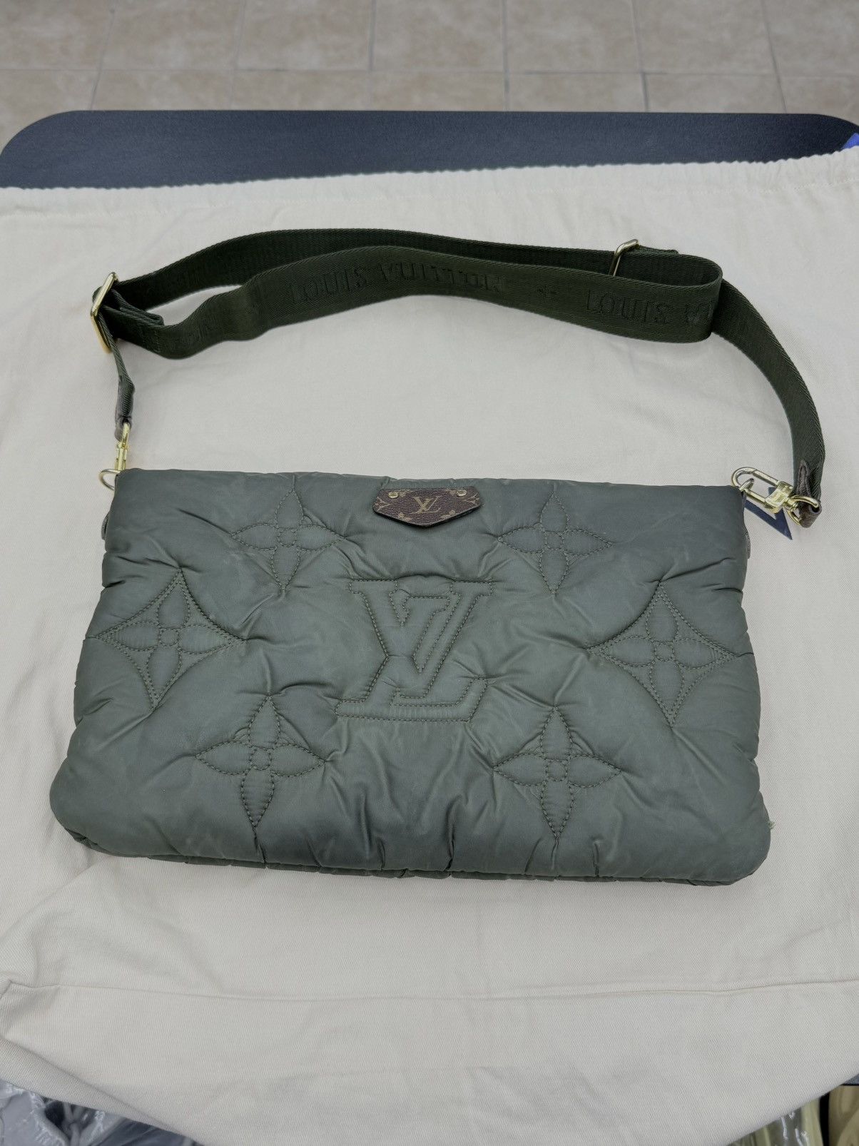 Louis Vuitton Louis Vuitton Maxi Multi Pochette green Bag Size ONE SIZE - 17 Thumbnail
