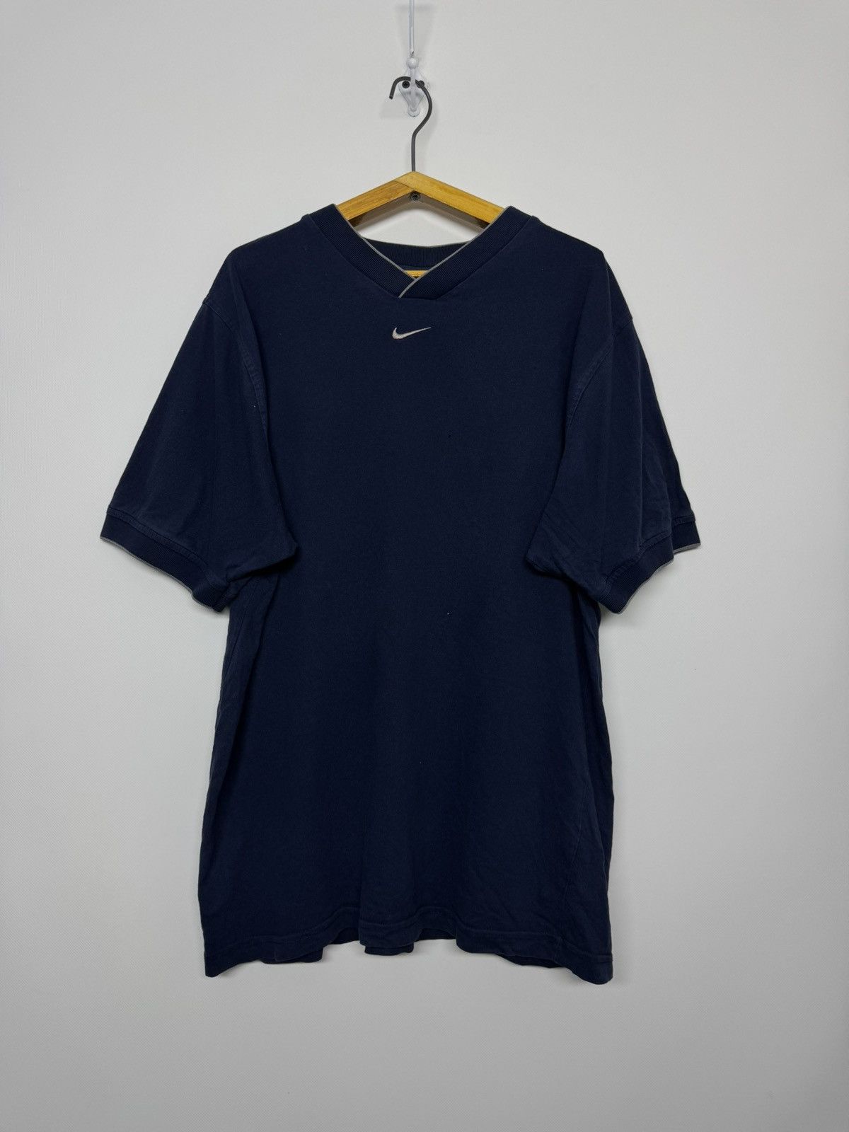 Nike Vintage Y2k Nike swoosh streetwear center logo tee Size US M / EU 48-50 / 2 - 1 Thumbnail