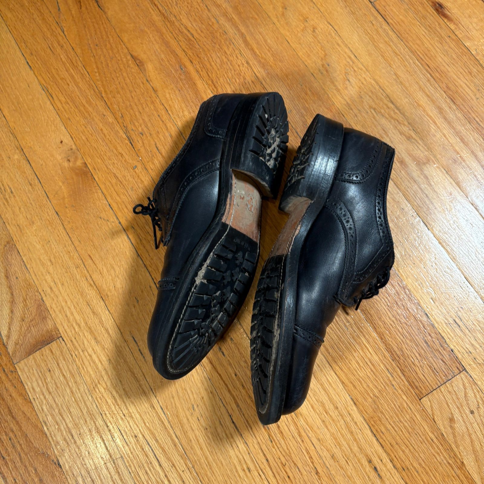 Allen Edmonds Allen Edmonds Black Wingtip Leather Dress Shoes Lug Sole Size US 10 / EU 43 - 6 Thumbnail