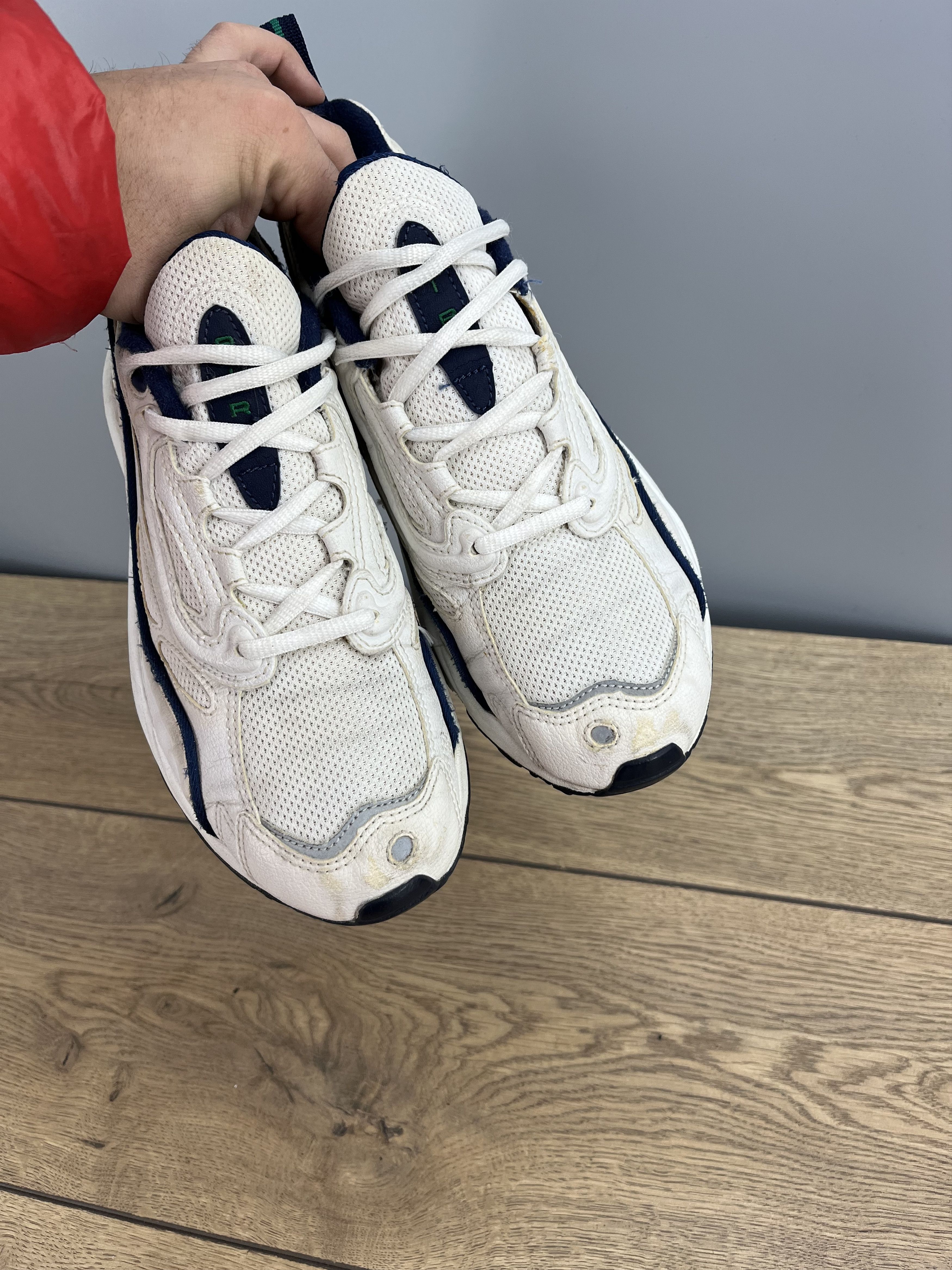 Nike Vintage Nike Air Sneakers US 9.5 EU 41 Retro 90s White Size US 9.5 / IT 39.5 - 15 Thumbnail