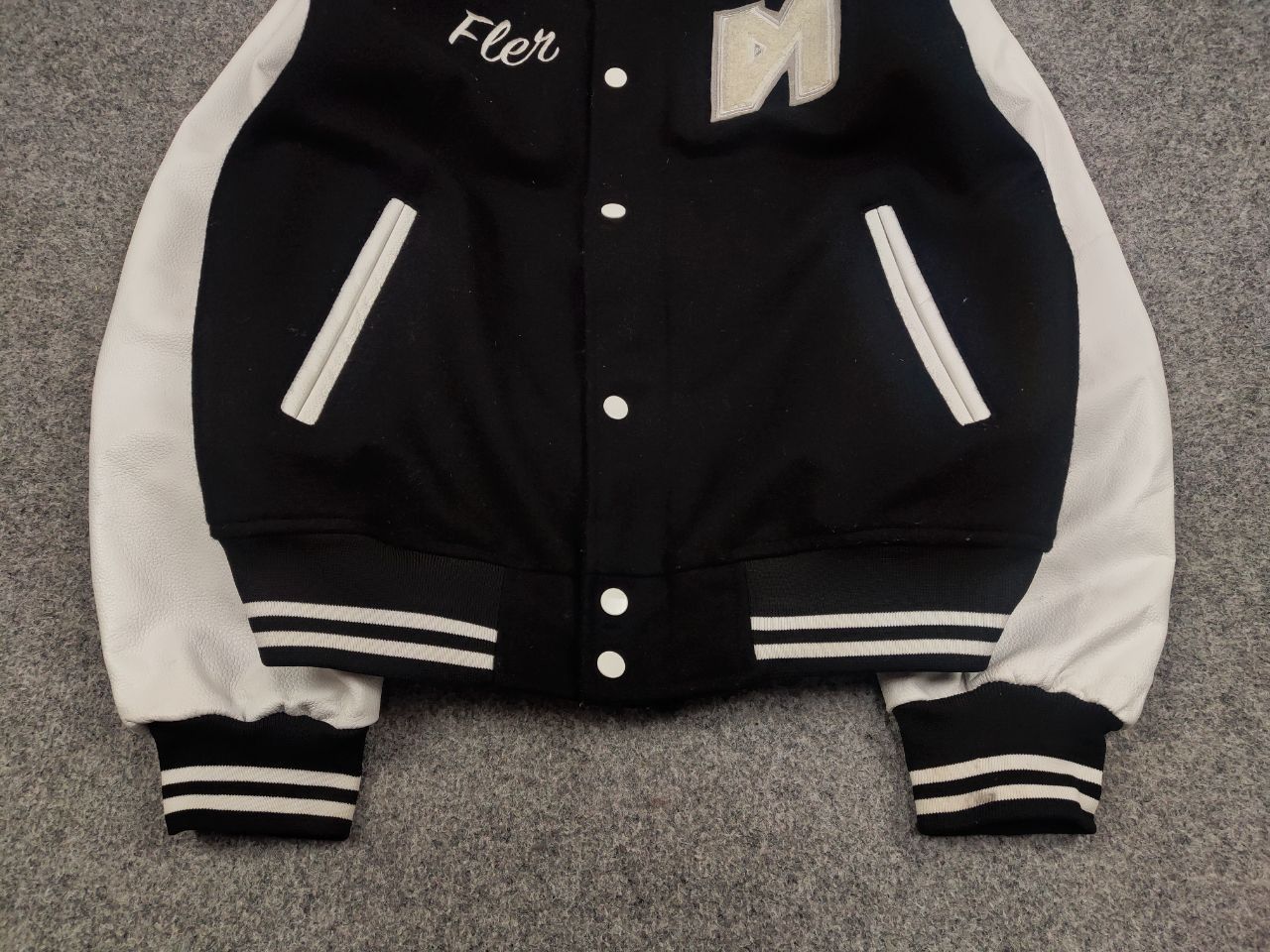 Japanese Brand Vintage 90's Japanese Black White Logo Varsity Bomber Jacket Size US L / EU 52-54 / 3 - 4 Thumbnail
