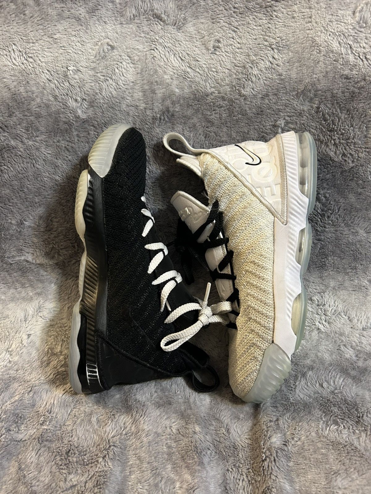 Nike Nike LeBron 16 GS Equality Size 6.5y Vnds Size US 6.5 / EU 39-40 - 8 Thumbnail