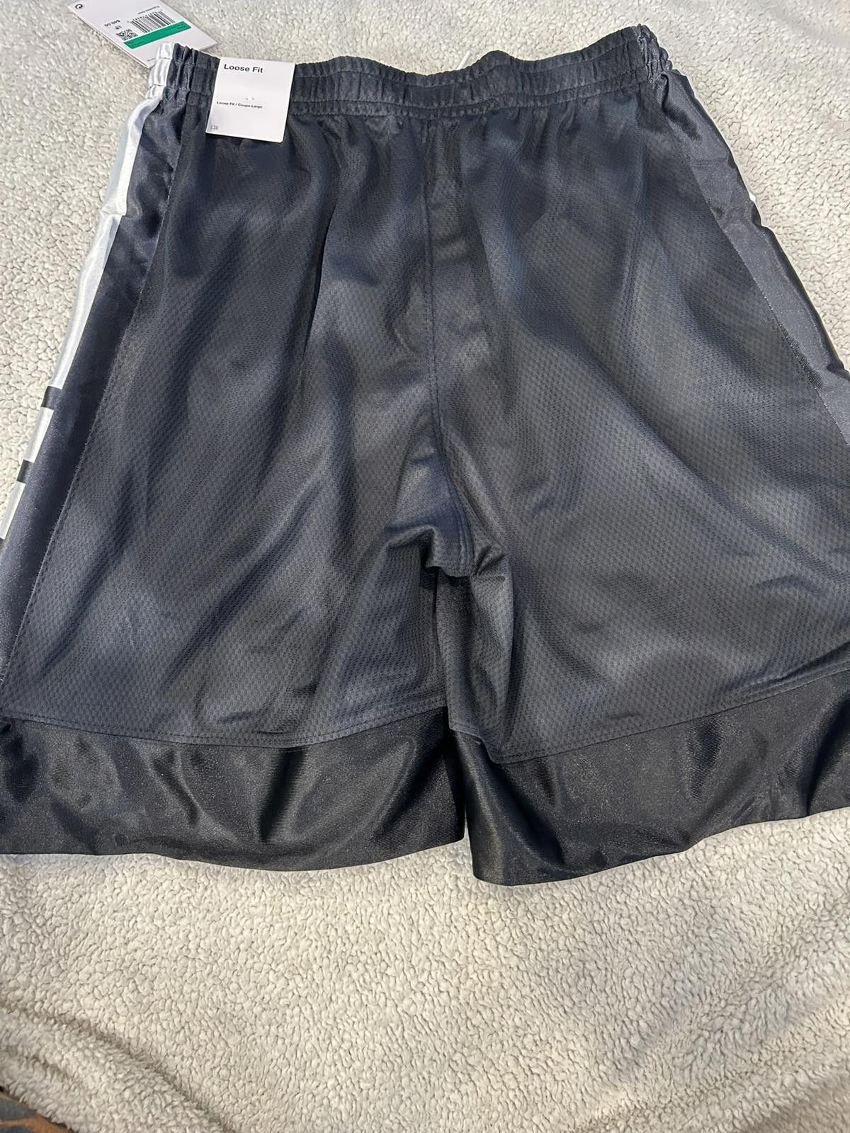 Nike Nike Kids Loose Fit Basketball Shorts XL Black Size US 26 / EU 42 - 2 Thumbnail