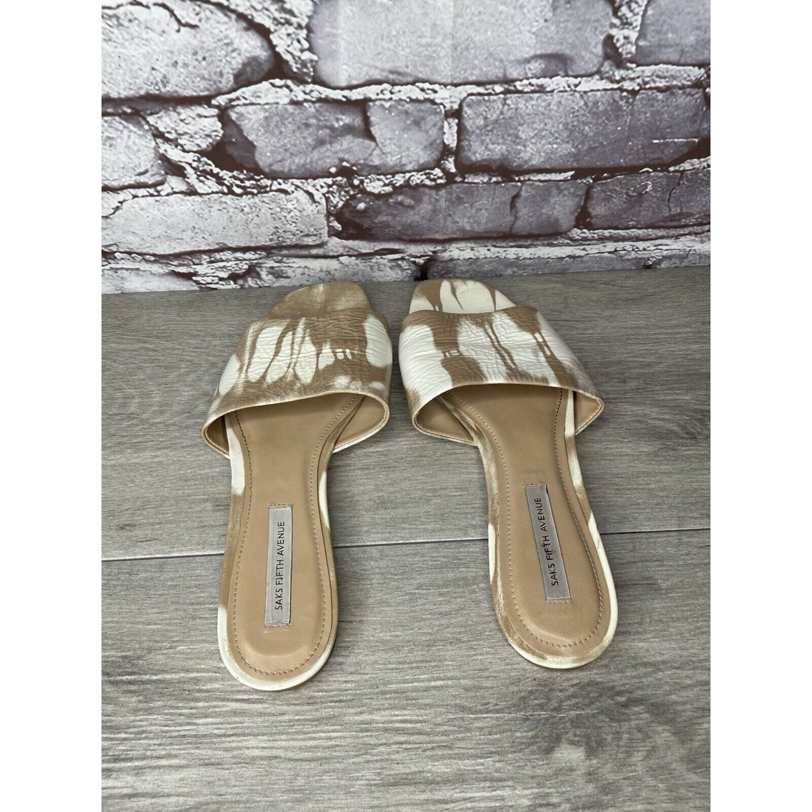 Saks Fifth Avenue Saks Fifth Avenue White Tan Patent Leather Slides Open Toe F Size US 9 / IT 39 - 6 Thumbnail