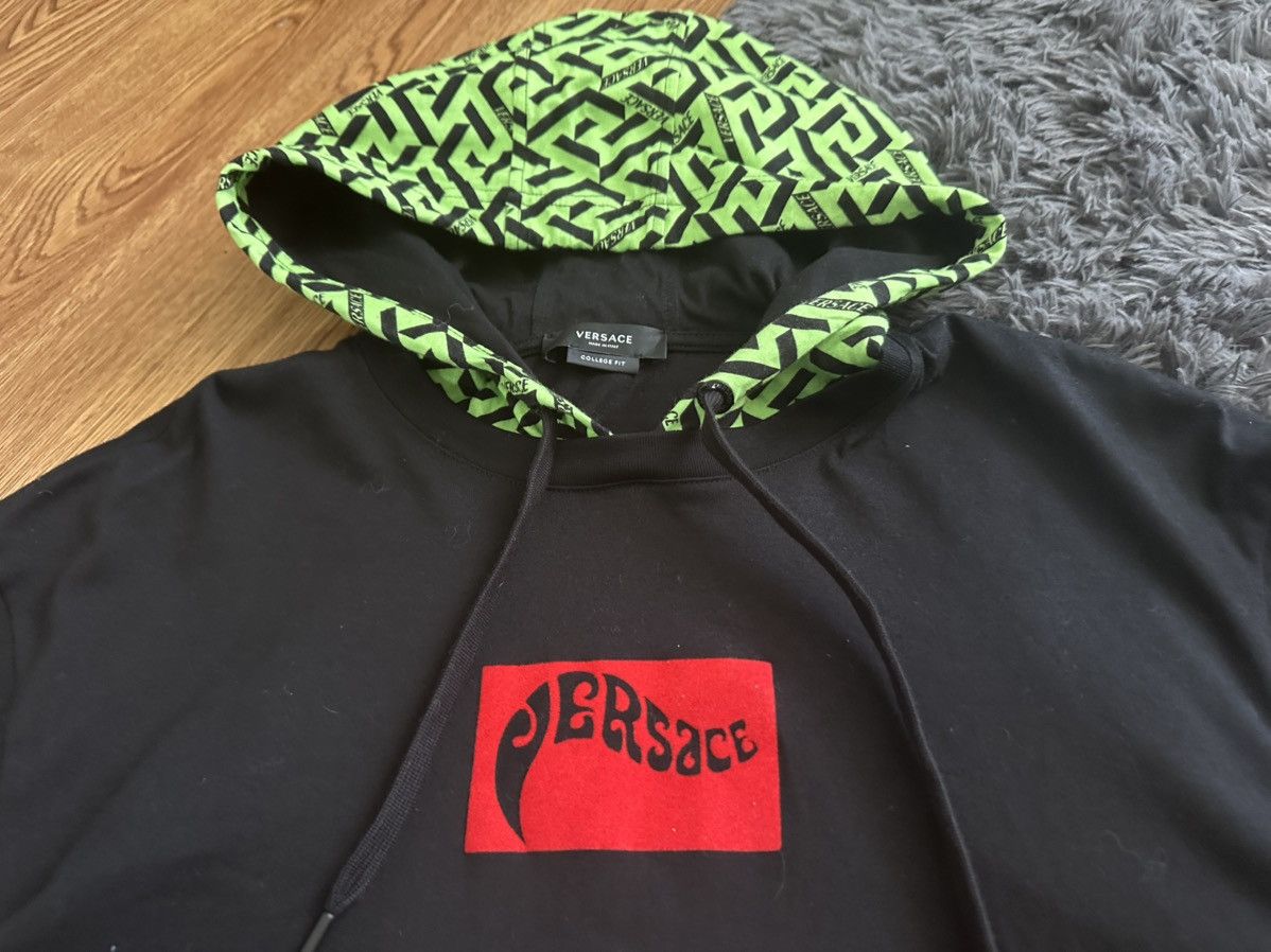 Versace Versace longsleeve hooded T Size US S / EU 44-46 / 1 - 2 Thumbnail