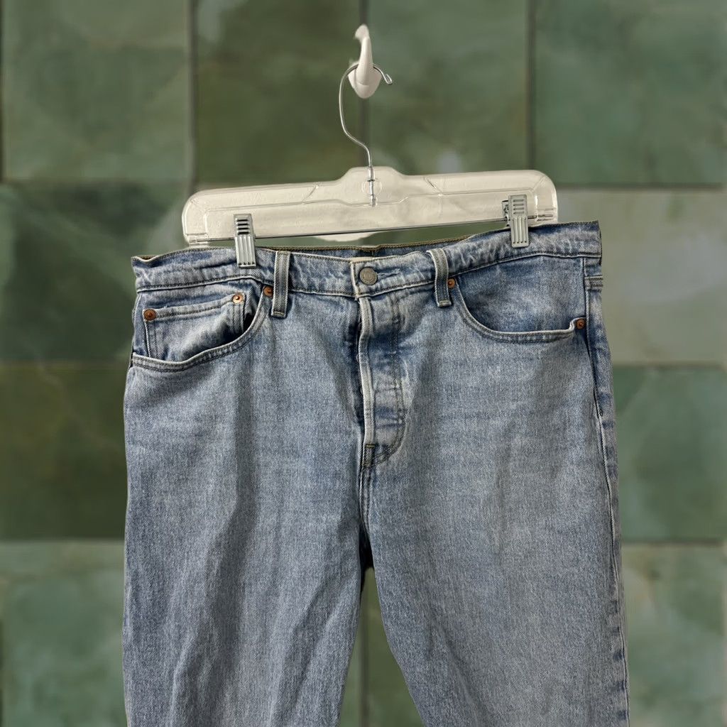 Levi's VINTAGE Levi's Premium Jeans Womens 33x27 Blue Wedgie Denim Straight Fit Button Zip Regular 5-Pocket Embroidered Stretch Retro Mens? Wait. Size 24" / US 00 / IT 34 - 1 Thumbnail